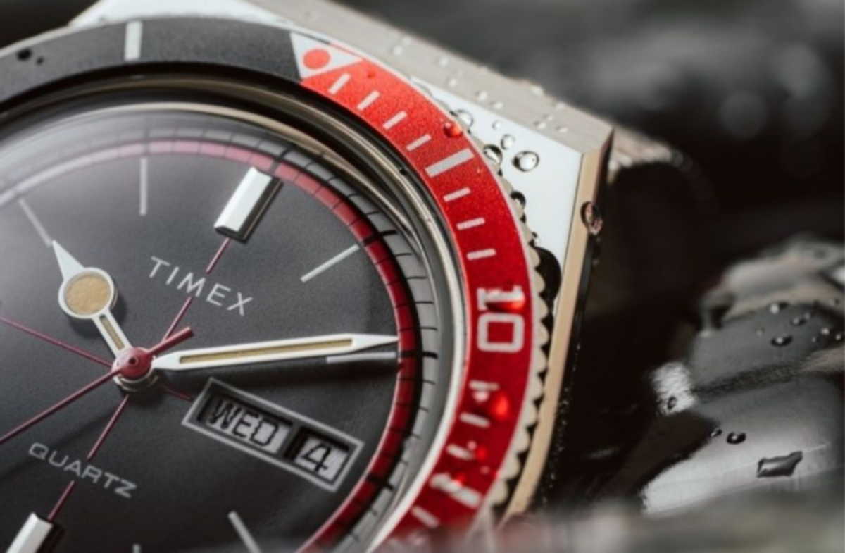 Ένα ρετρό ρολόι από την Timex με έμπνευση την Coca-Cola