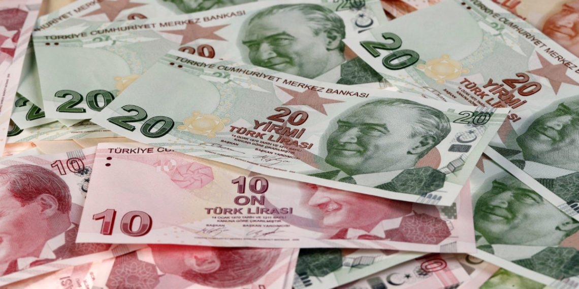 Τουρκία: Ο Αλμπαϊράκ εξαφανίστηκε, το επιτόκιο ανέβηκε, η λίρα καλπάζει