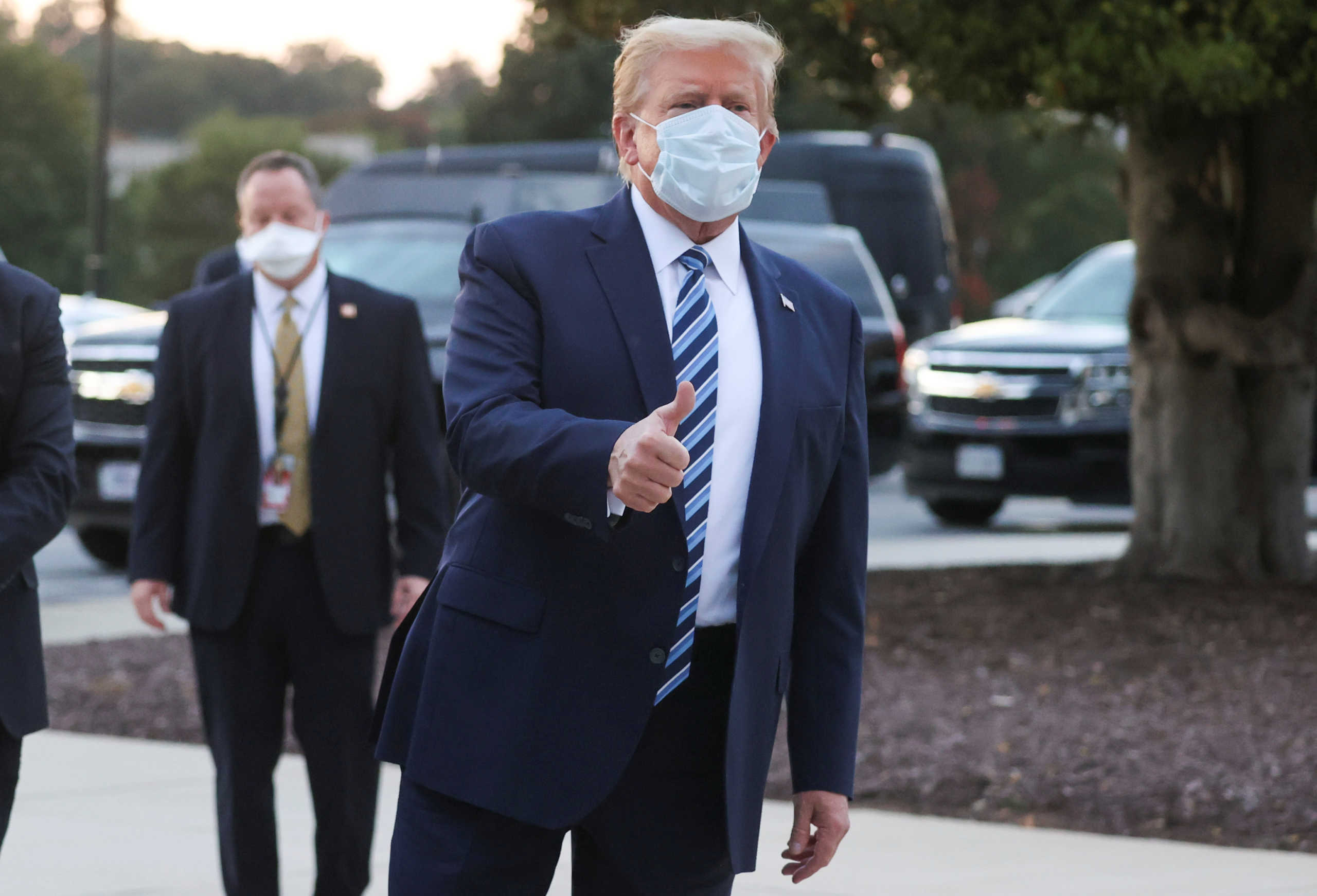 U.S. President Donald Trump gives a thumbs up as he departs Walter Reed National Military Medical Center after a fourth day of treatment for the coronavirus disease (COVID-19) to return to the White House in Washington from the hospital in Bethesda, Maryland, U.S., October 5, 2020. REUTERS