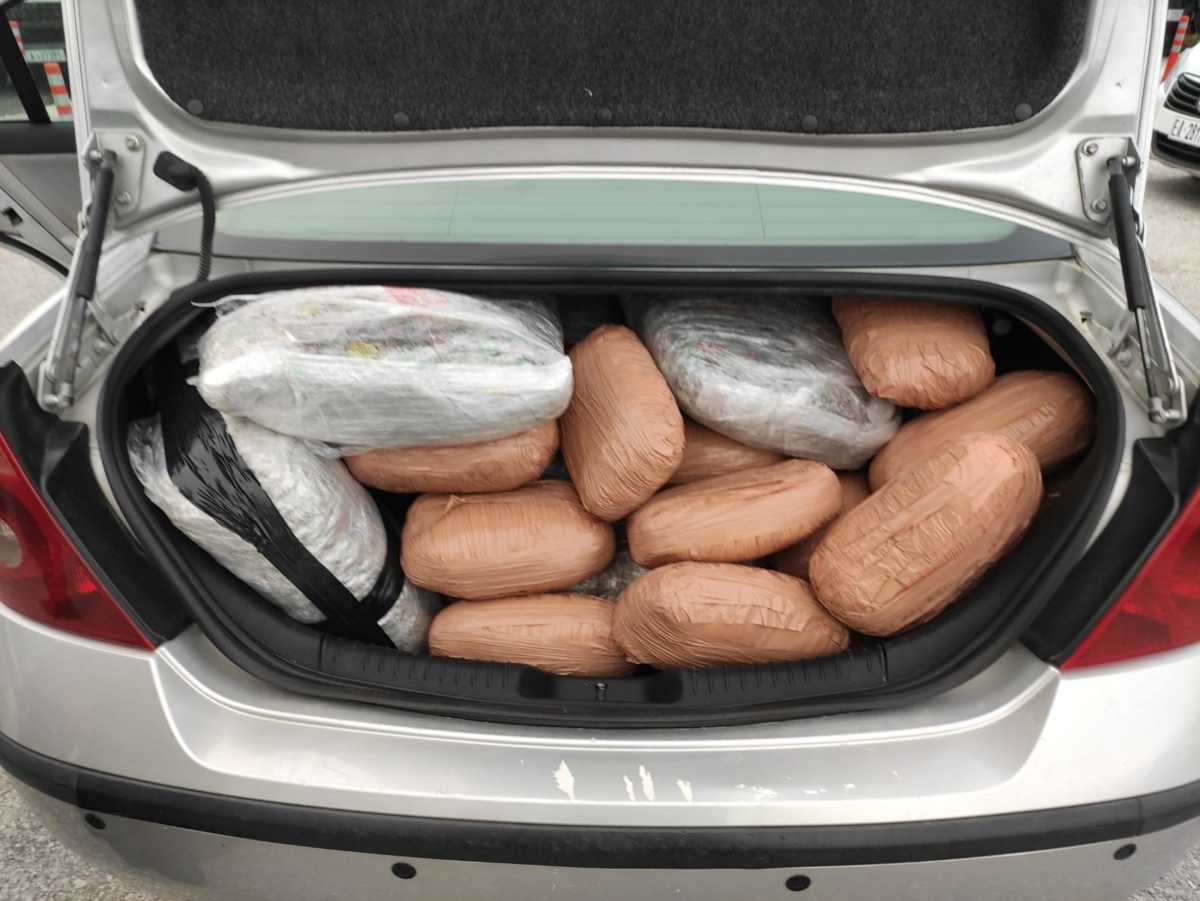 Θεσπρωτία: Οδηγούσαν με… 72 κιλά κάνναβης στο αυτοκίνητο (pics)