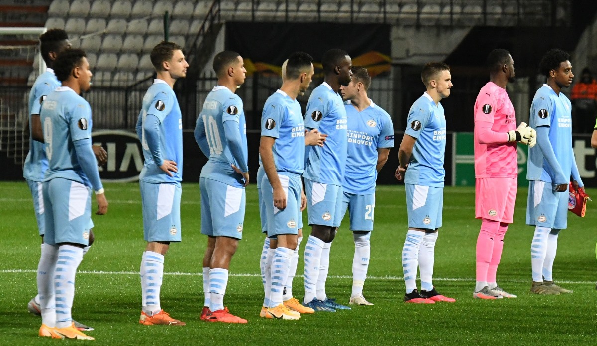Soccer Football - Europa League - Group E - PAOK v PSV Eindhoven - Toumba Stadium, Thessaloniki, Greece - November 5, 2020 PAOK and PSV Eindhoven players line up before the match REUTERS