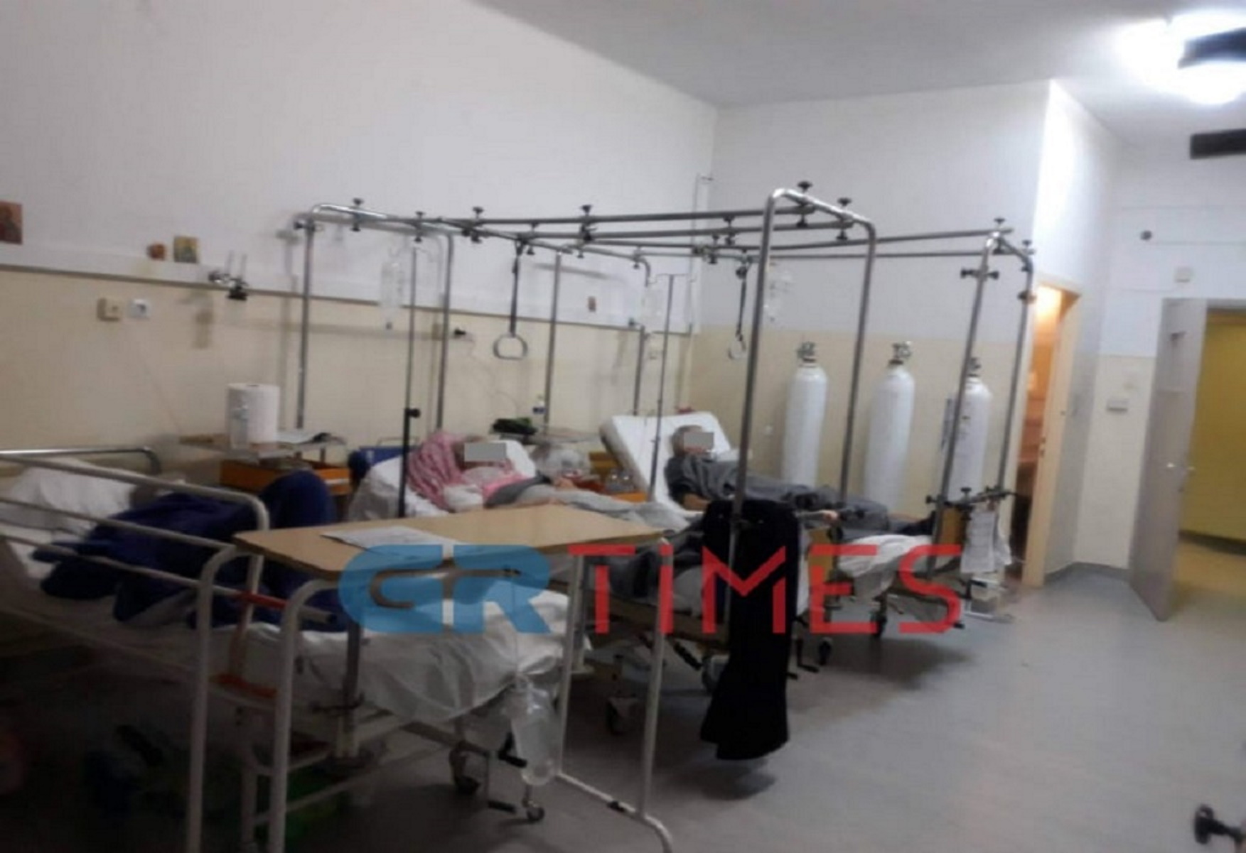 Εικόνες σοκ στο νοσοκομείο Κιλκίς! Διασωληνωμένοι με κορονοϊό εκτός ΜΕΘ (pics)