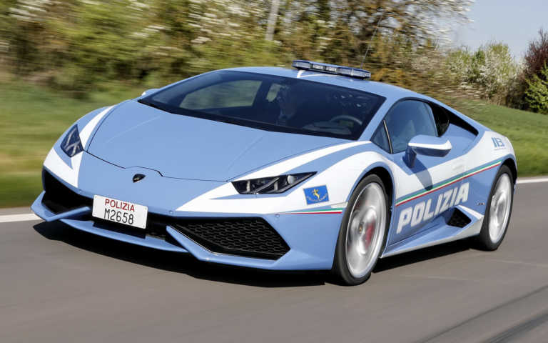 Μια Lamborghini της αστυνομίας παραβίασε κάθε όριο ταχύτητας για καλό σκοπό! [vid]
