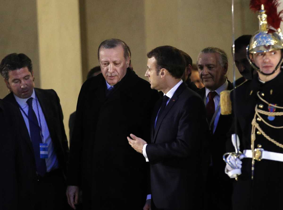 Η Γαλλία επιτίθεται στους Γκρίζους Λύκους της Τουρκίας – Εκτός νόμου ο εξτρεμιστικός «βραχίονας» του Ερντογάν