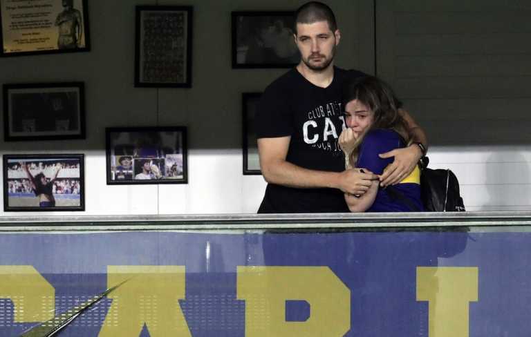 Μαραντόνα: “Κατέρρευσε” η κόρη του Ντιέγκο στην αφιέρωση των παικτών της Μπόκα (video)