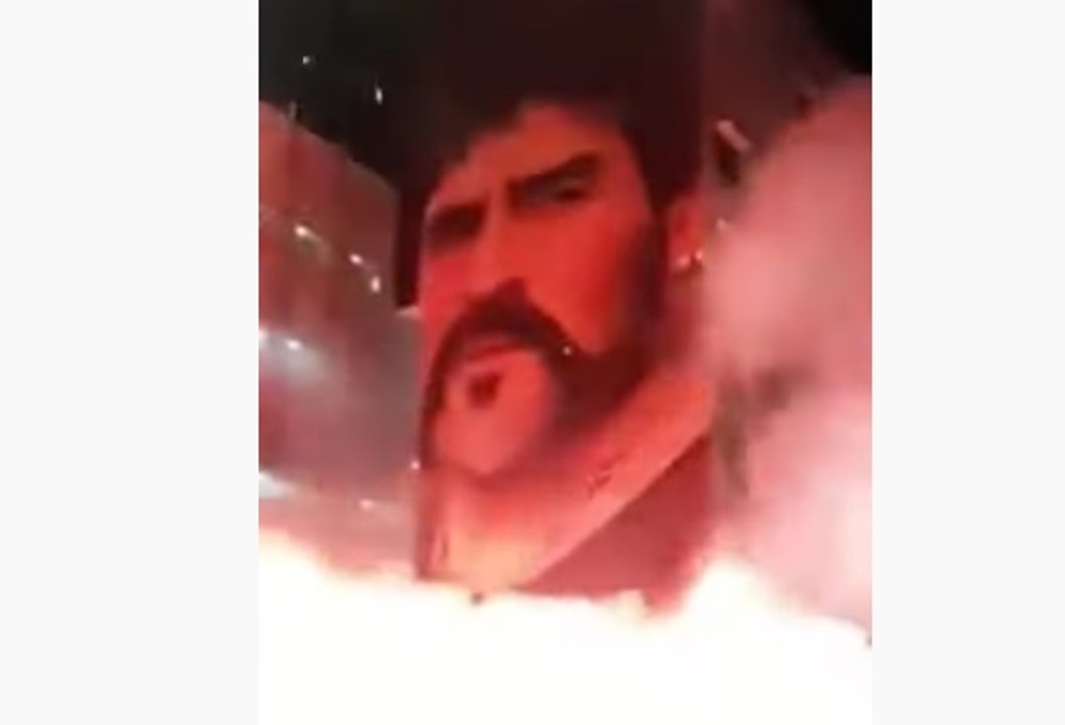 Μαραντόνα: Η Νάπολη θρηνεί και “καίγεται”! Καπνογόνα μπροστά από τη μορφή του Ντιέγκο (video)