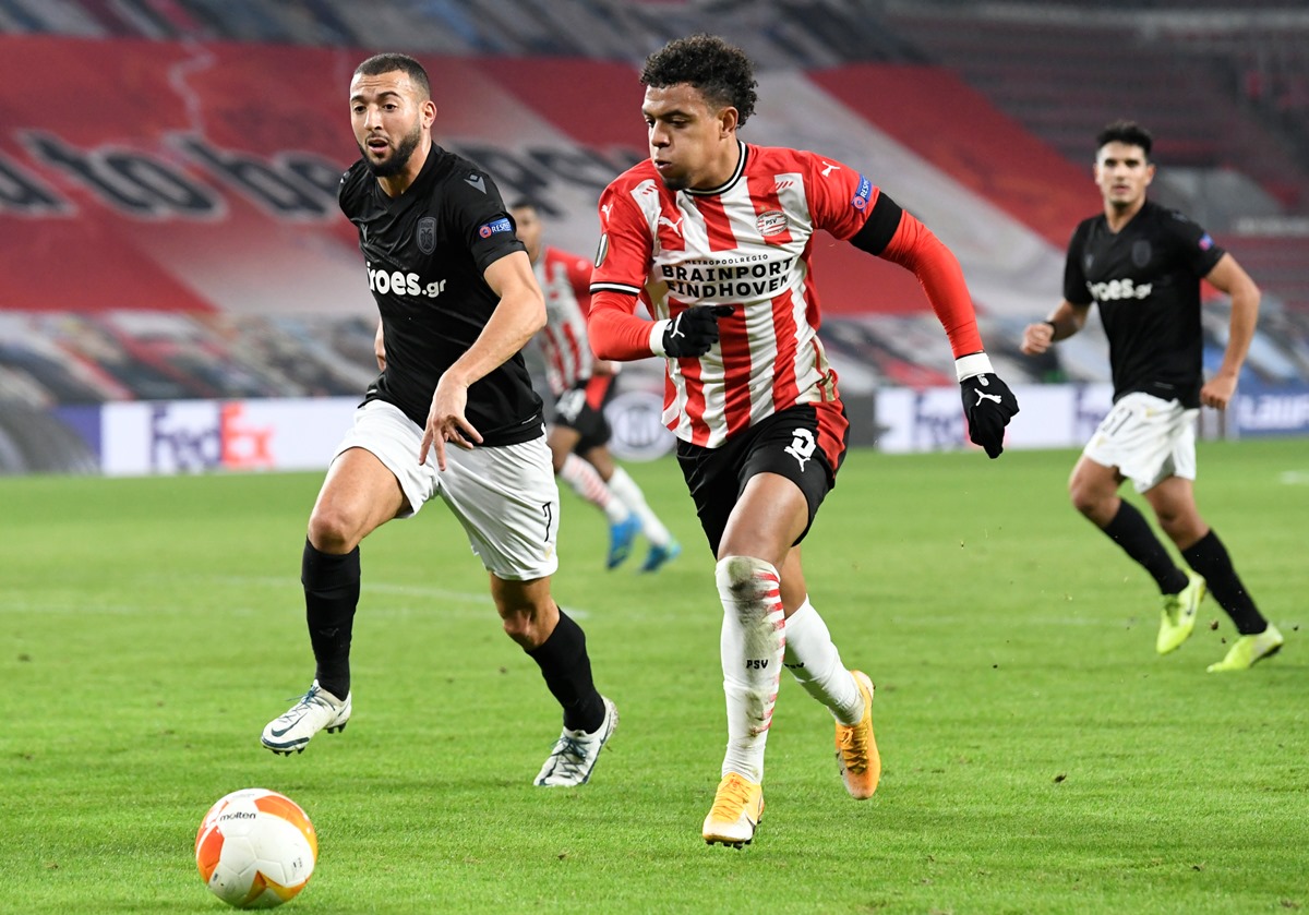 Soccer Football - Europa League - Group E - PSV Eindhoven v PAOK - Philips Stadion, Eindhoven, Netherlands - November 26, 2020  PAOK's Omar El Kaddouri in action with PSV Eindhoven's Donyell Malen REUTERS