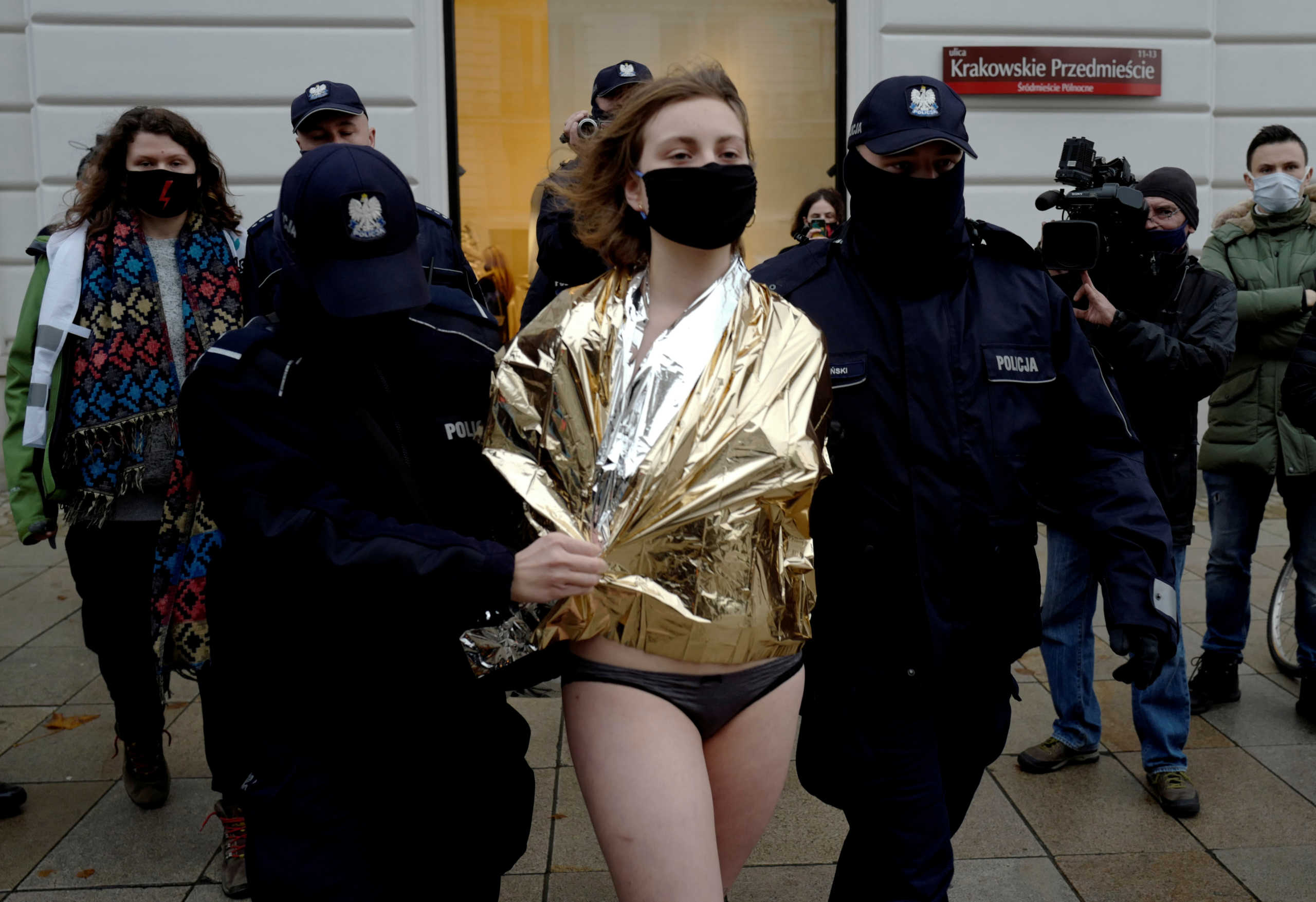 FILE PHOTO: Artist Ania Bielawska is taken away by police officers during an artistic performance "Spacer" ('Walk") against the ruling by Poland's Constitutional Tribunal that imposes a near-total ban on abortion, in Warsaw, Poland, November 3, 2020. REUTERS