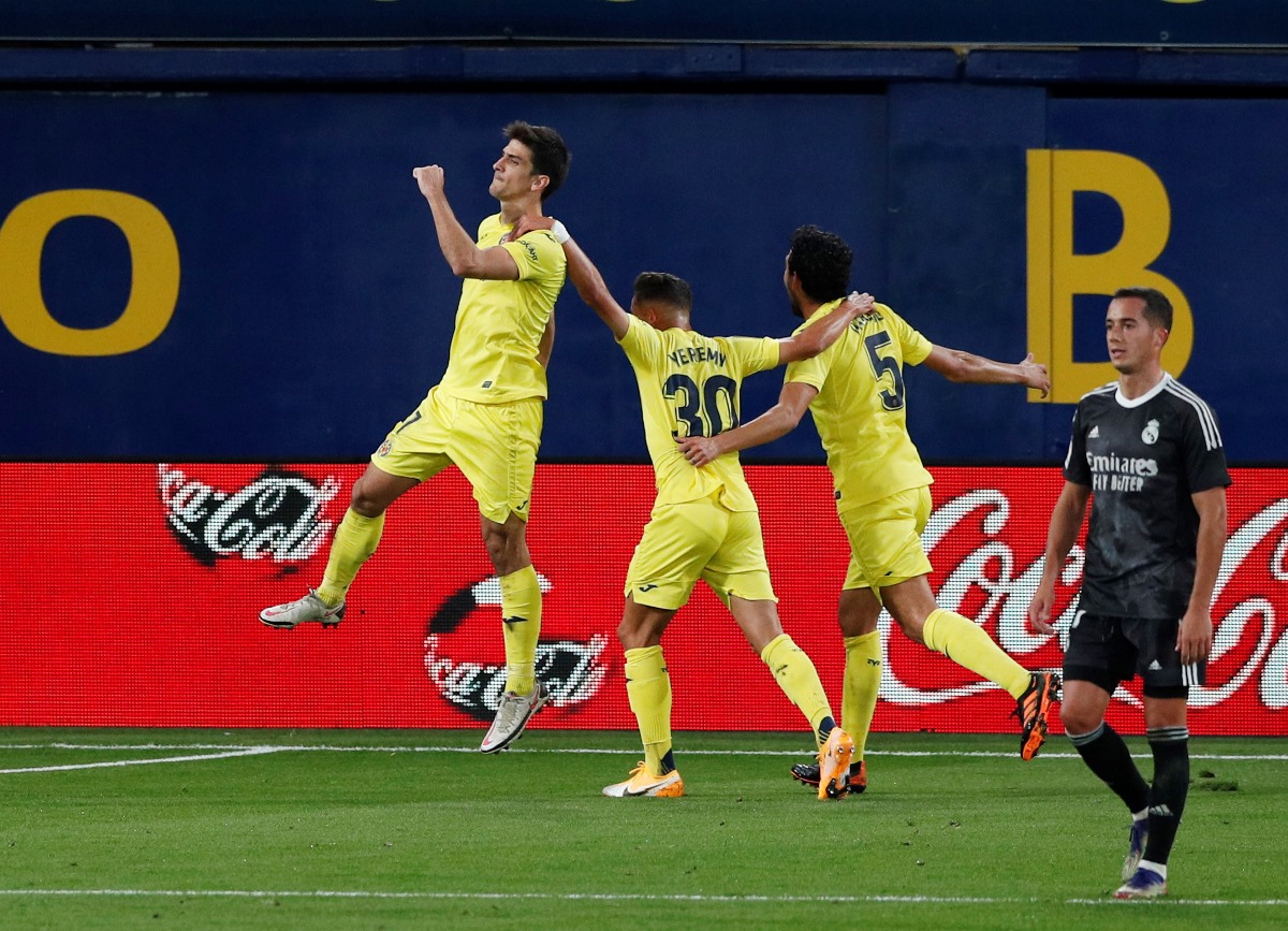 Soccer Football - La Liga Santander - Villarreal v Real Madrid - Estadio de la Ceramica, Villarreal, Spain - November 21, 2020 Villarreal's Gerard Moreno celebrates scoring their first goal with Yeremi Pino and Dani Parejo REUTERS