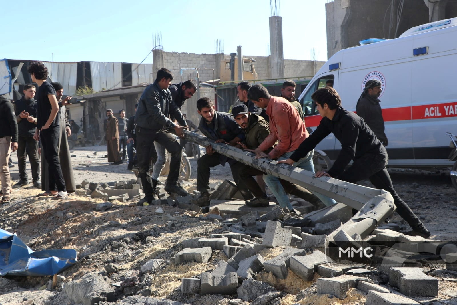 Συρία: Τουλάχιστον 30 νεκροί από εκρήξεις παγιδευμένων αυτοκινήτων και από μια ενέδρα