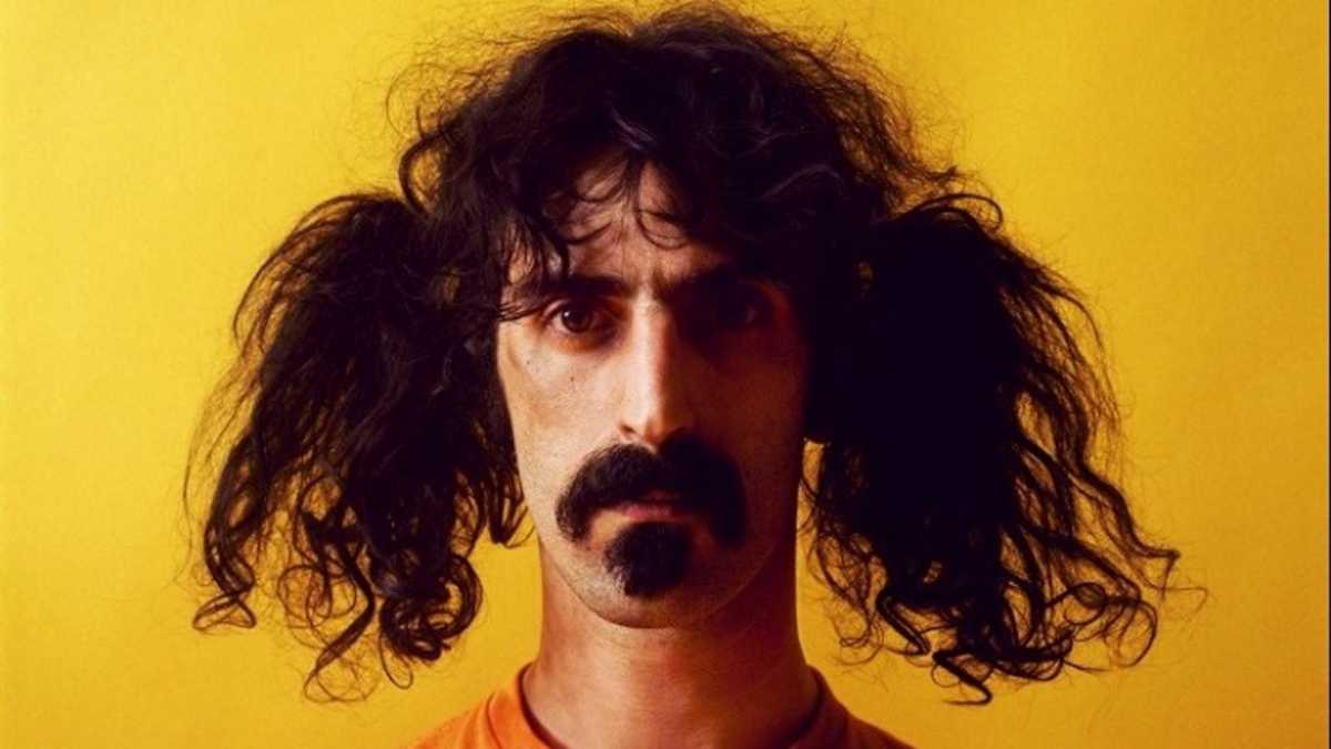 “Zappa”: Νέο τρέιλερ της ταινίας για τον “θεό” της κιθάρας (video)