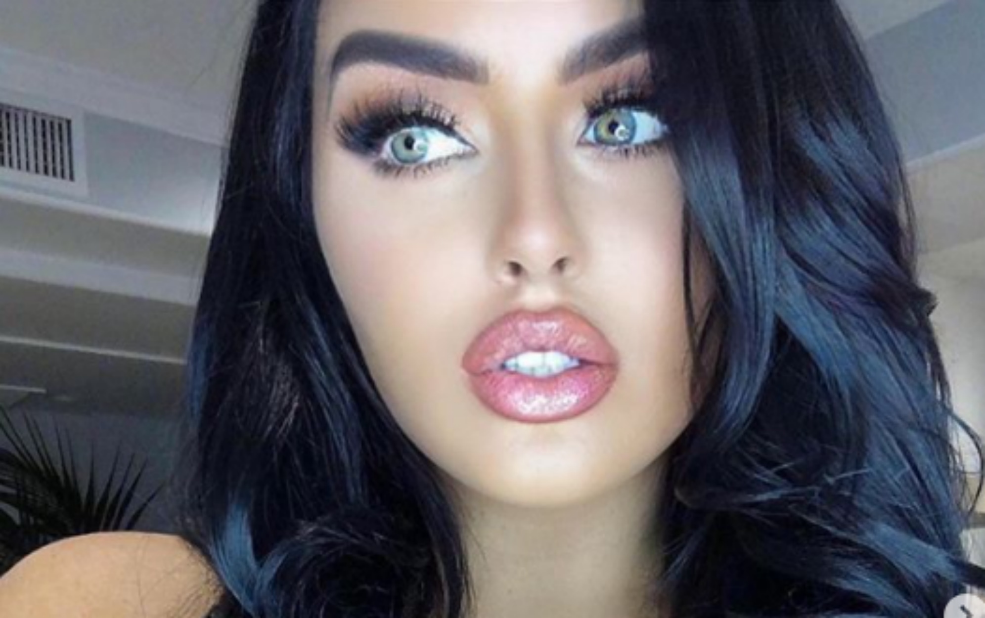 Με τις σέξι φωτογραφίες της Abigail Ratchford θα ξεχάσετε την καραντίνα!