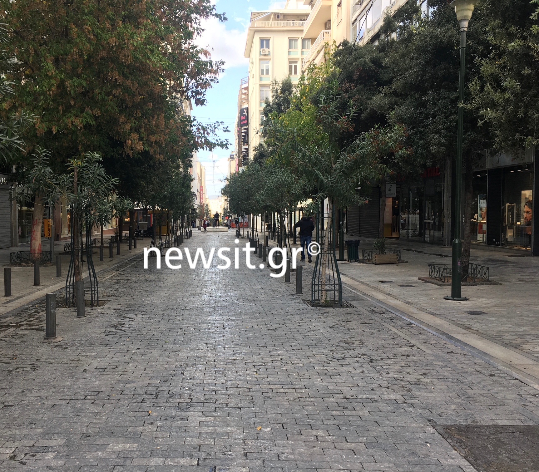 Ειδικοί: Μόνο με σκληρό lockdown όπως την Άνοιξη ή σαν αυτό της Γουχάν θα σώσουμε ζωές και τα Χριστούγεννα
