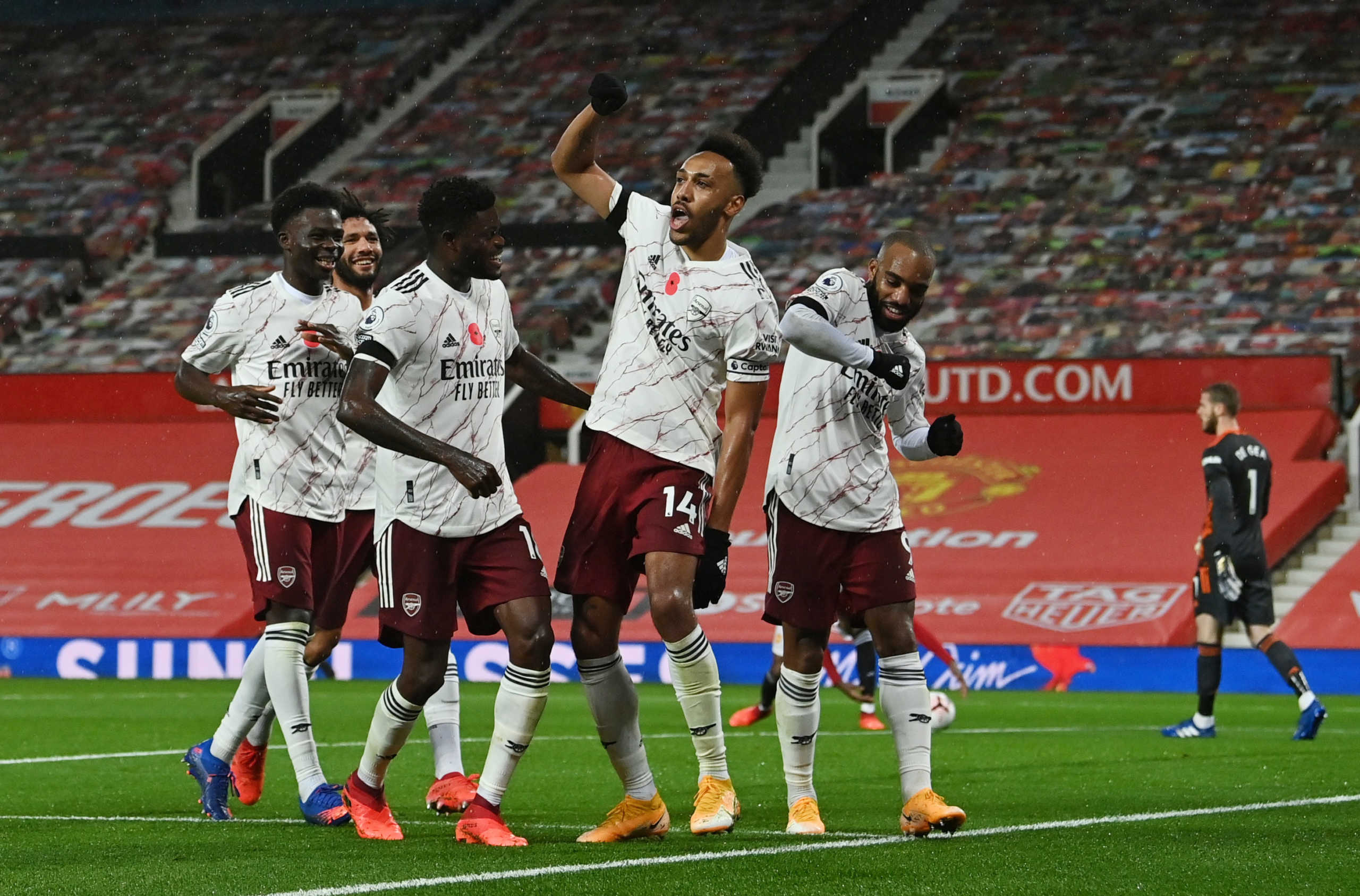 Soccer Football - Premier League - Manchester United v Arsenal - Old Trafford, Manchester, Britain - November 1, 2020 Arsenal's Pierre-Emerick Aubameyang celebrates scoring their first goal with teammates Pool via REUTERS