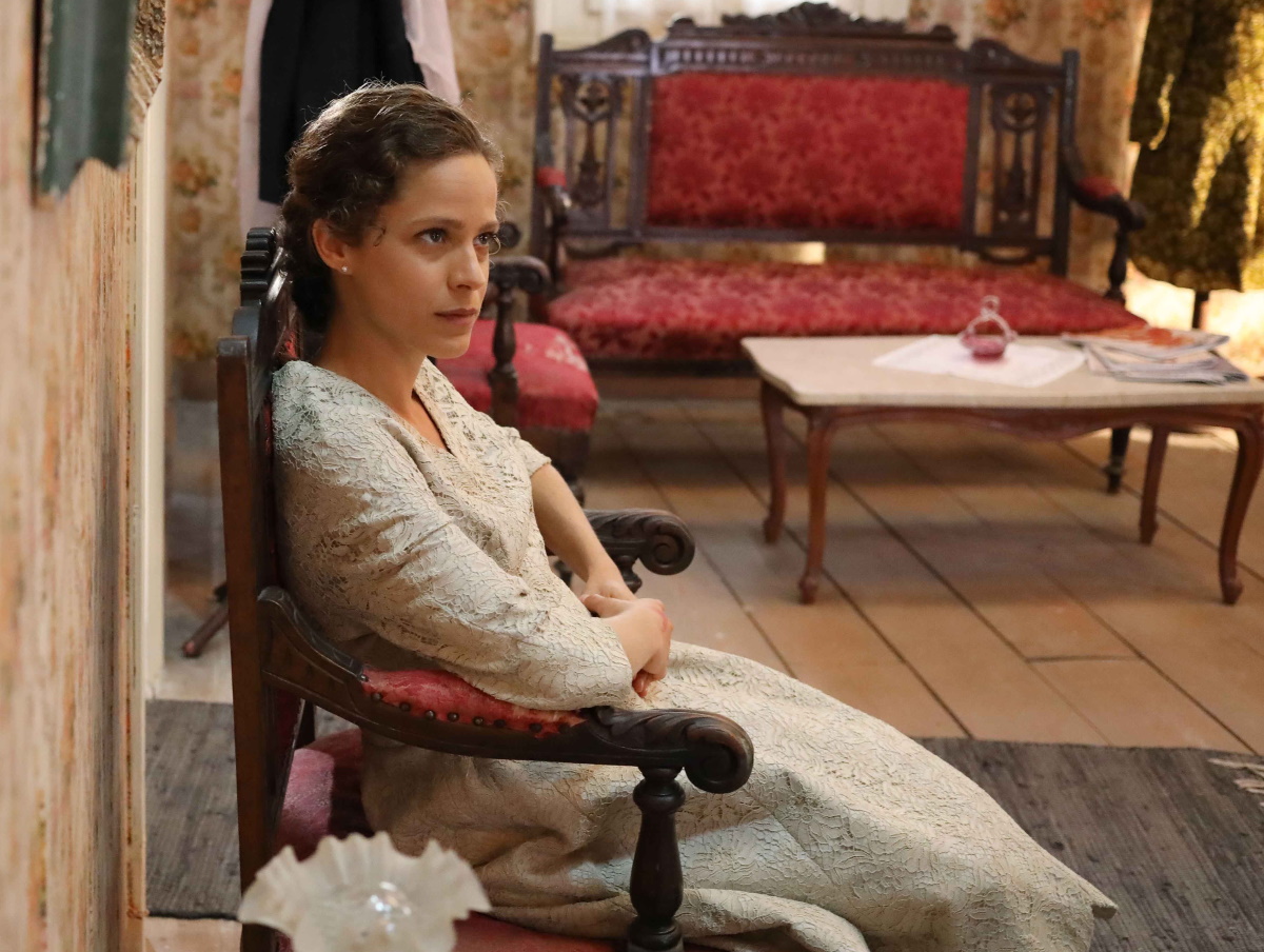 Άγριες Μέλισσες – Spoiler: Ο Μπάμπης προσπαθεί να ξελογιάσει την Ασημίνα! Έξαλλος ο Νικηφόρος – Ποιος μαθαίνει το μυστικό τους;