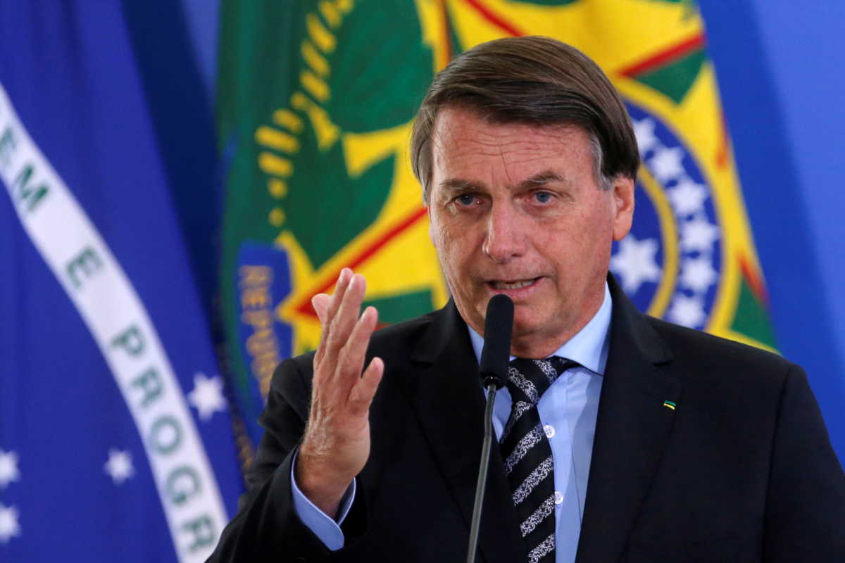 Μπολσονάρο: Η Βραζιλία χρεοκόπησε και φταίνε… τα ΜΜΕ που “φουσκώνουν” τον κορονοϊό