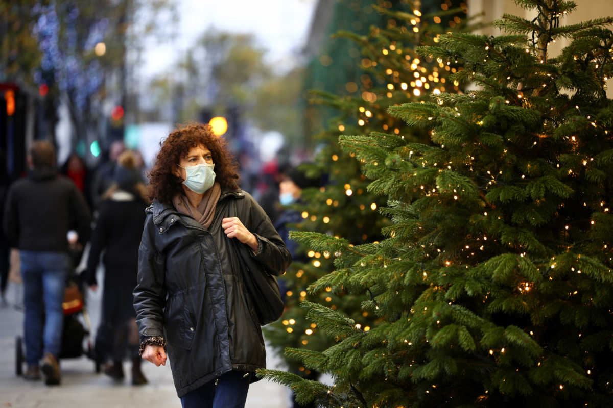Βρετανία: Δεν θα είναι φυσιολογικά φέτος τα Χριστούγεννα παραδέχεται ο ΥΠΟΙΚ