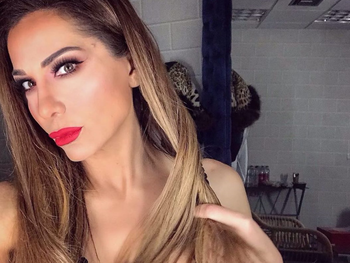 Δέσποινα Βανδή: Έτσι στόλισε το σπίτι της για τα Χριστούγεννα! Το εντυπωσιακό σαλόνι της τραγουδίστριας