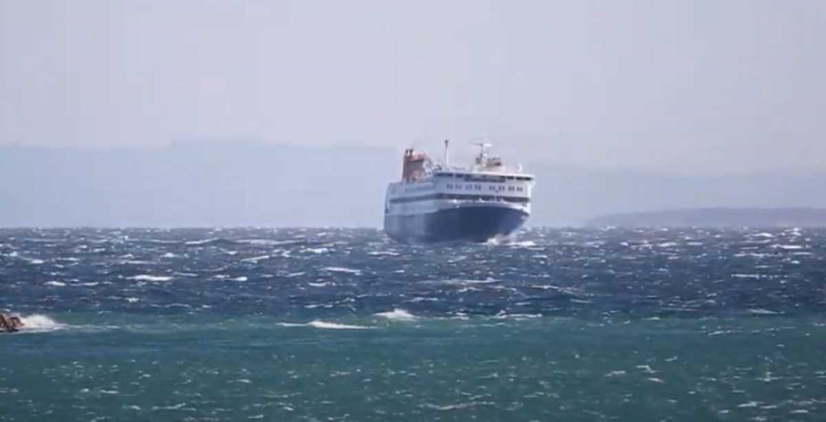 Χίος: Ο καπετάνιος ήξερε καλά τι έπρεπε να κάνει! Η μανούβρα που καθήλωσε μικρούς και μεγάλους (Βίντεο)