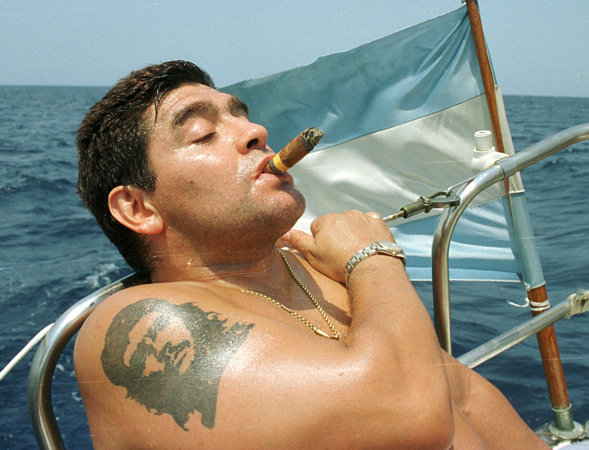 FILE PHOTO: Argentine soccer star Diego Maradona smokes a Cohiba cigar as he rides a sail boat in waters off Havana April 8, 2000. REUTERS
