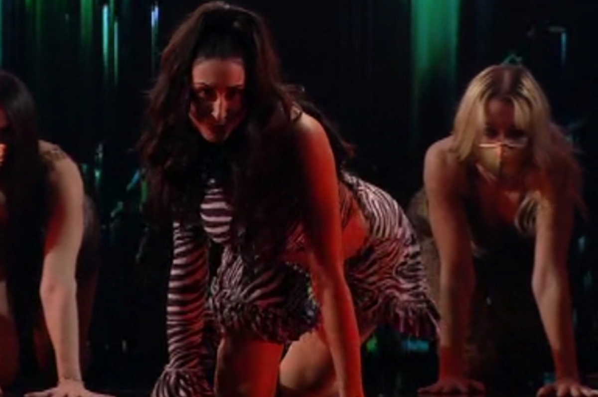 Άναψε φωτιές η Ζωή Δημητράκου στο J2US