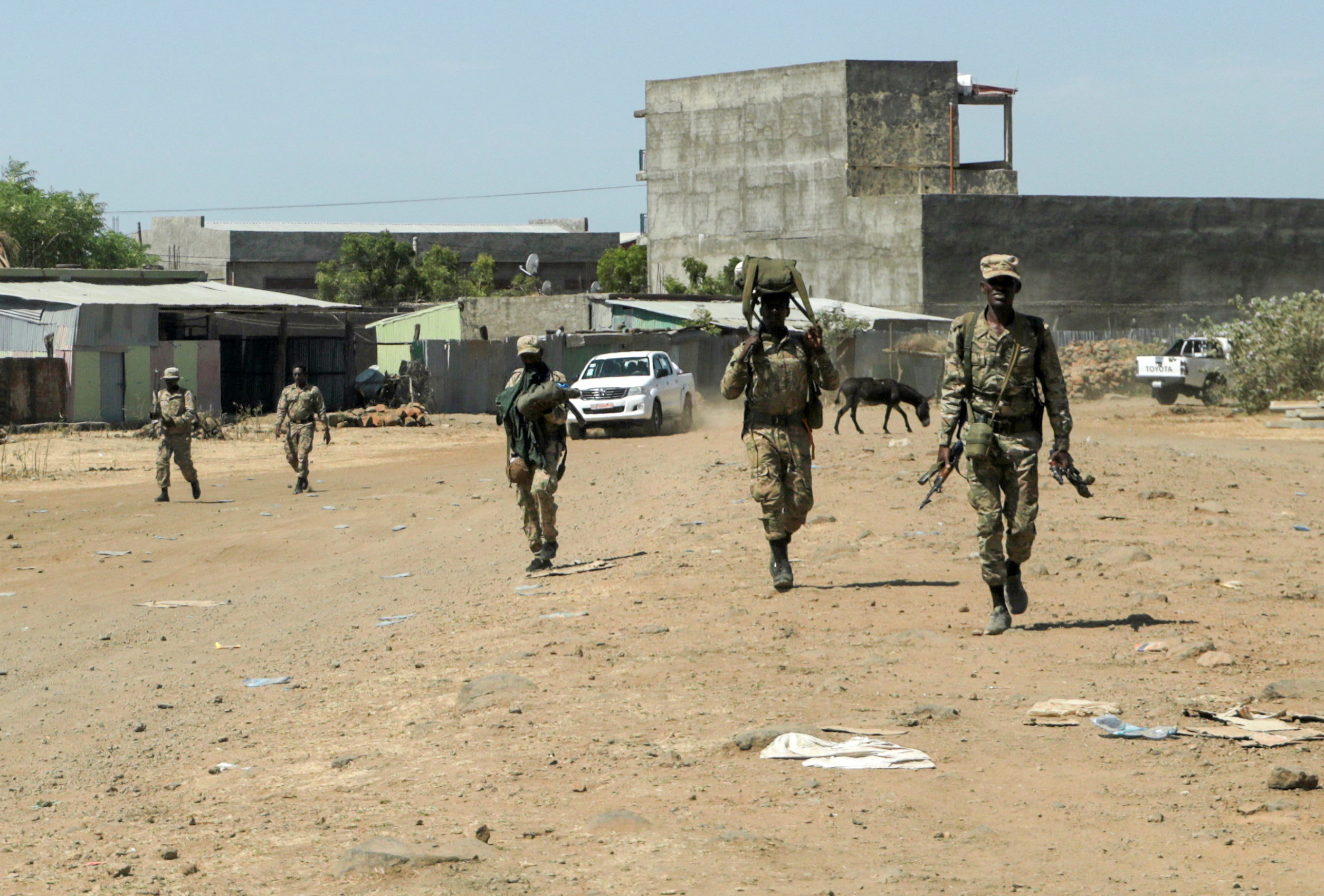 FILE PHOTO: Members of the Amhara Special Force return to the Dansha Mechanized 5th division Military base after fighting against the Tigray People's Liberation Front (TPLF), in Danasha, Amhara region near a border with Tigray, Ethiopia November 9, 2020. REUTERS