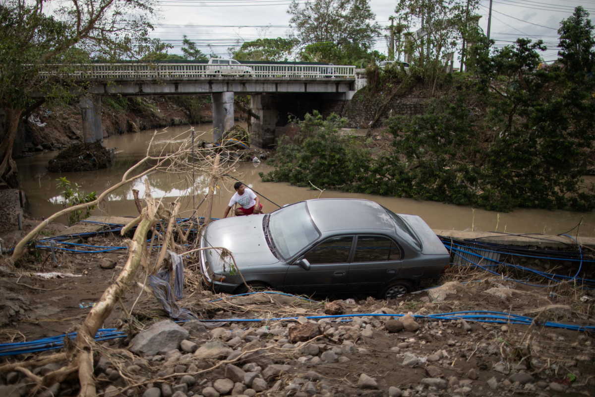 Φιλιππίνες: 16 νεκροί από τον πανίσχυρο τυφώνα Γκόνι (video, pics)