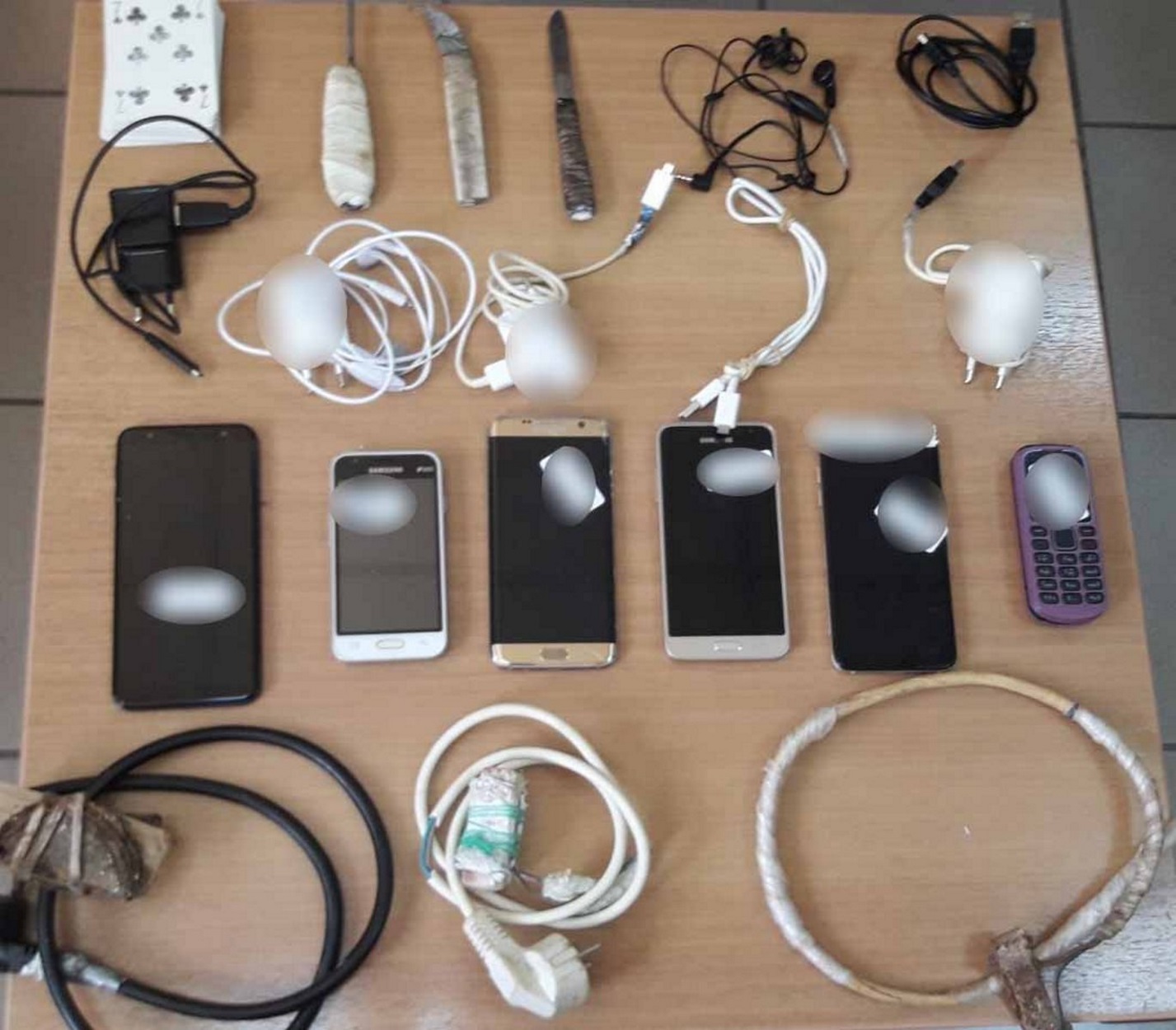 Νιγρίτα: Υπάλληλος των φυλακών «εγκέφαλος» εισαγωγής κινητών στα κελιά