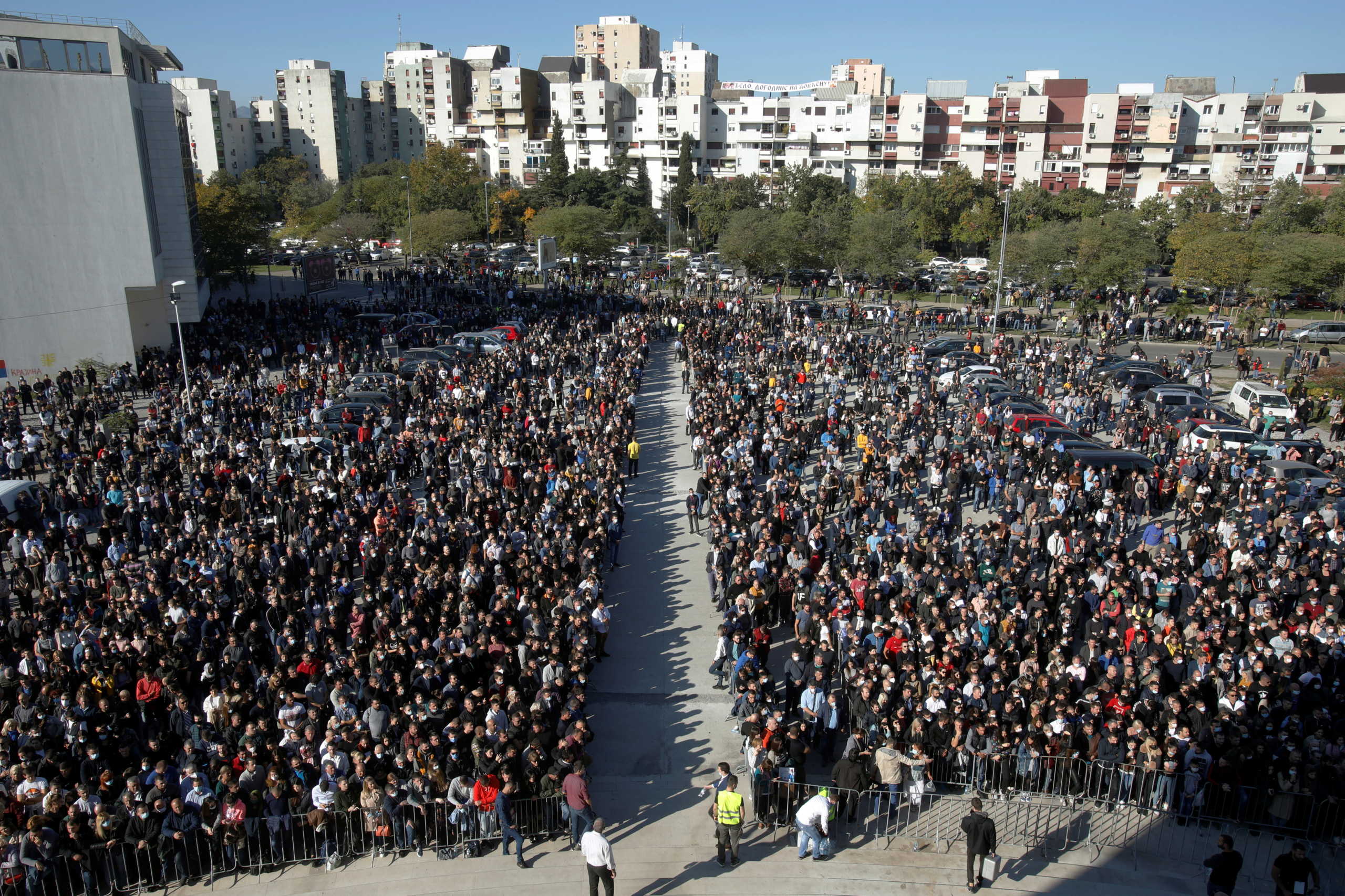 Αυτή είναι η κηδεία που αποδείχθηκε μοιραία για τον Πατριάρχη Σερβίας Ειρηναίο (pics, vid)