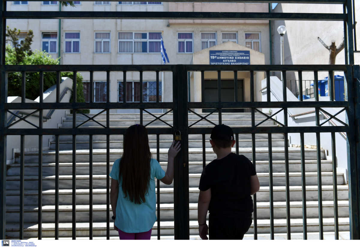 Εξαδάκτυλος για κορονοϊό: Πρόωρο το άνοιγμα των σχολείων στις 7 Δεκεμβρίου