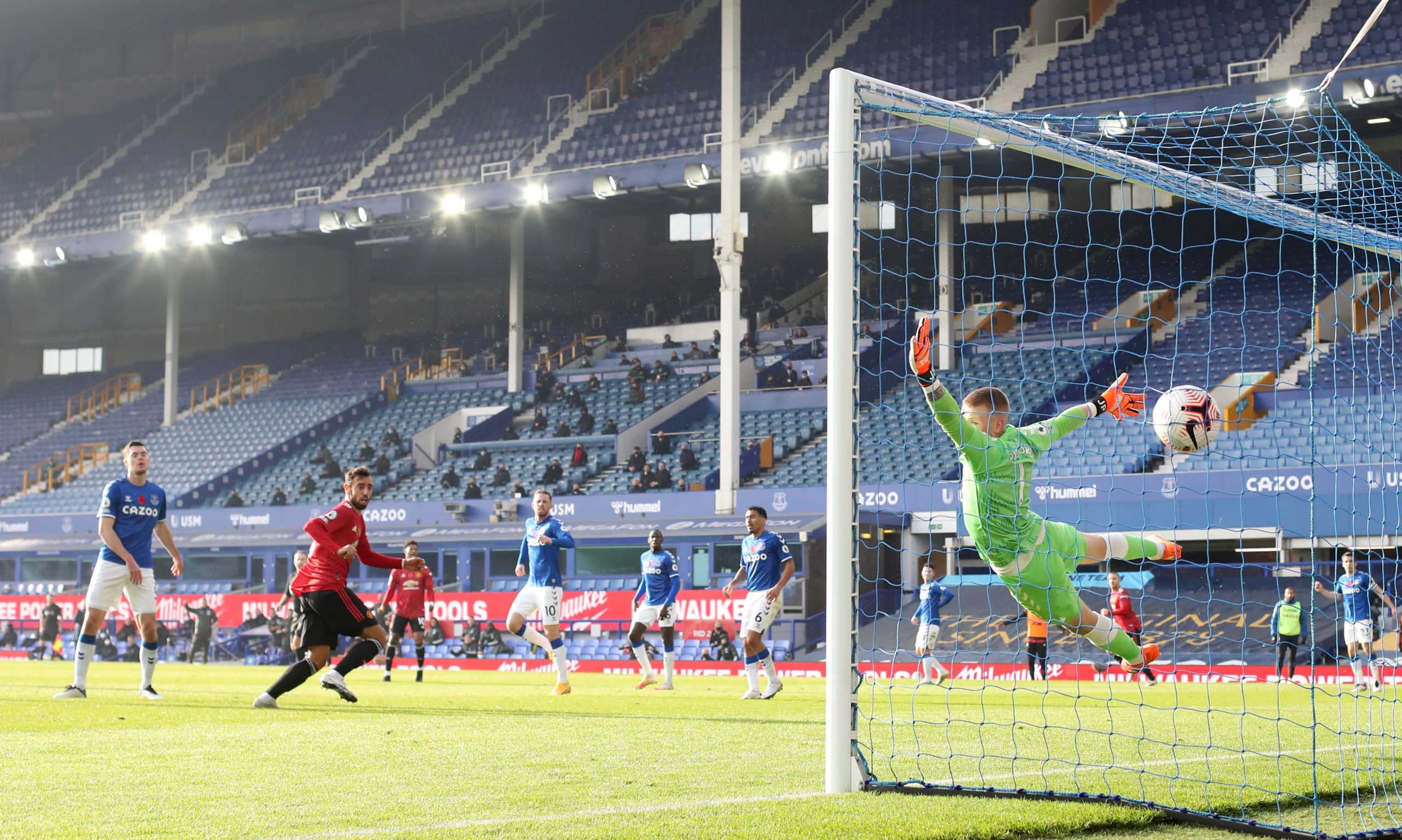 Soccer Football - Premier League - Everton v Manchester United - Goodison Park, Liverpool, Britain - November 7, 2020 Manchester United's Bruno Fernandes scores their first goal Pool via REUTERS