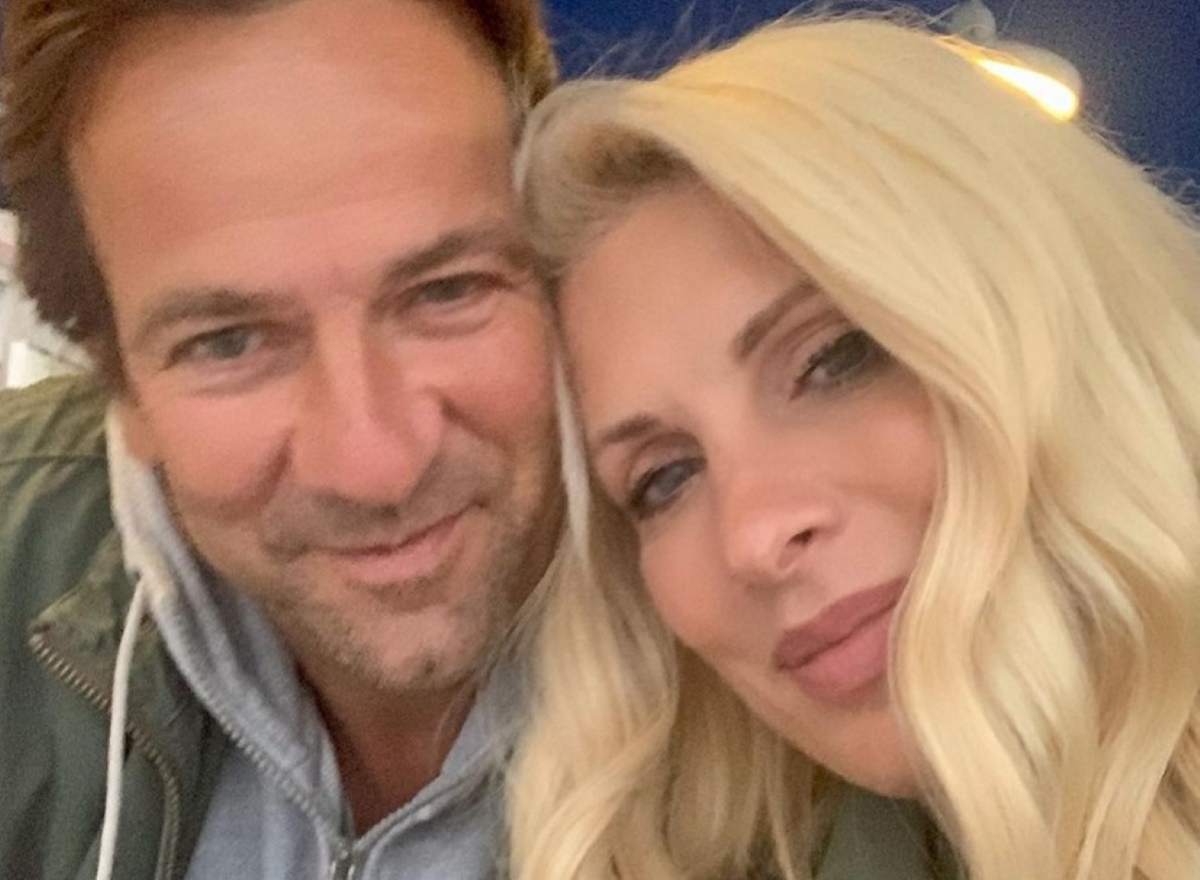 Eλένη Μενεγάκη – Μάκης Παντζόπουλος: Καρέ καρέ ο εντυπωσιακός στολισμός του σπιτιού τους για τα Χριστούγεννα!