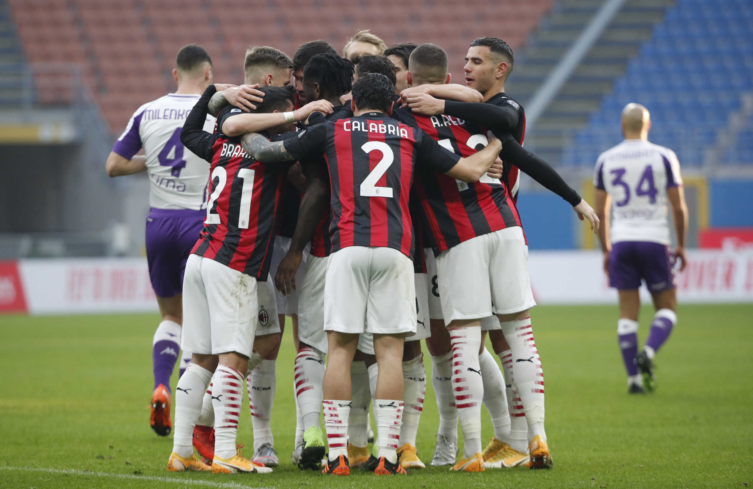 Soccer Football - Serie A - AC Milan v Fiorentina - San Siro, Milan, Italy - November 29, 2020  AC Milan's Franck Kessie celebrates scoring their second goal with teammates REUTERS