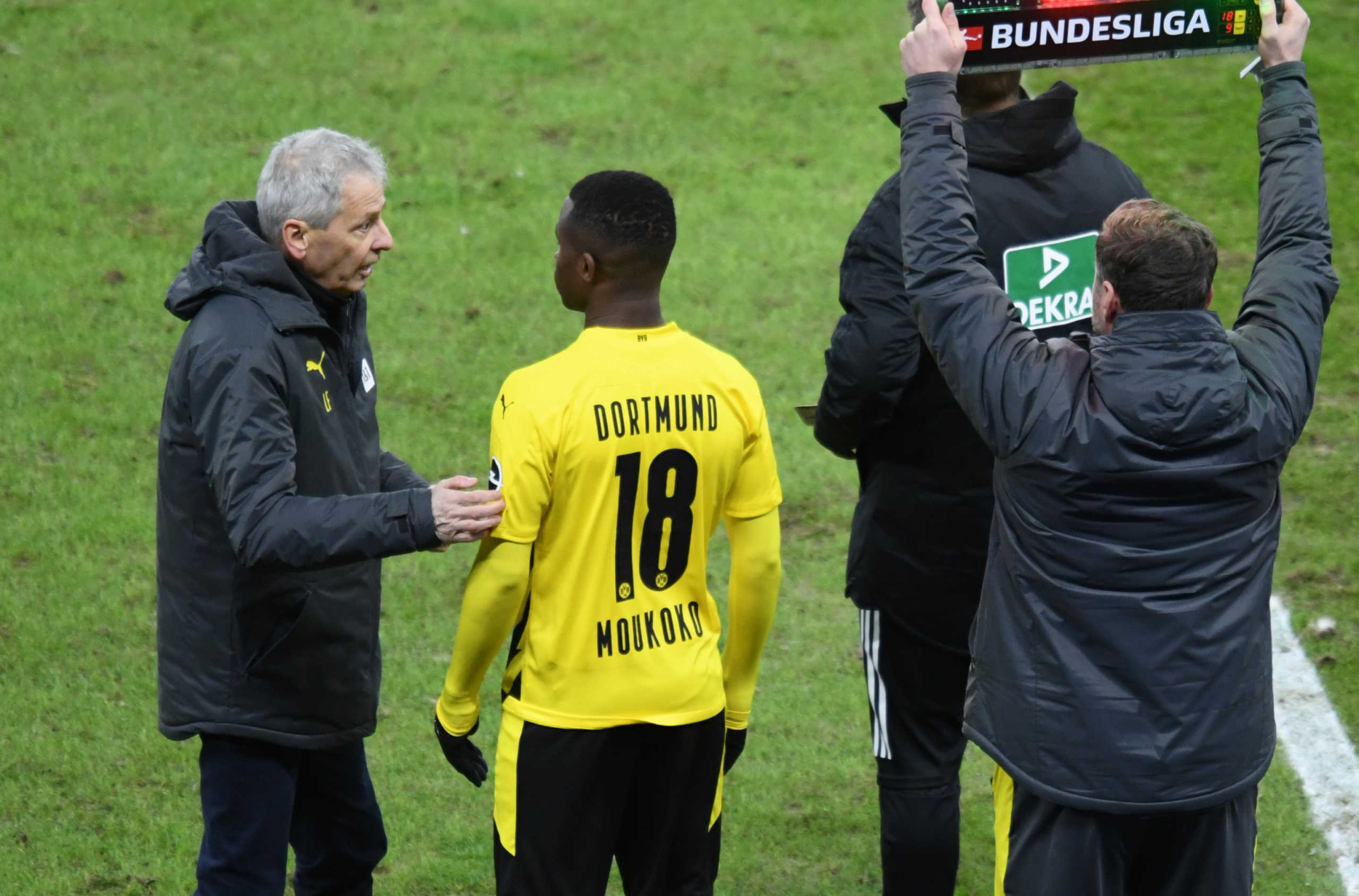 Soccer Football - Bundesliga - Hertha BSC v Borussia Dortmund - Olympiastadion, Berlin, Germany - November 21, 2020  Borussia Dortmund coach Lucien Favre with Youssoufa Moukoko as he comes on as a substitute to replace Erling Braut Haaland REUTERS