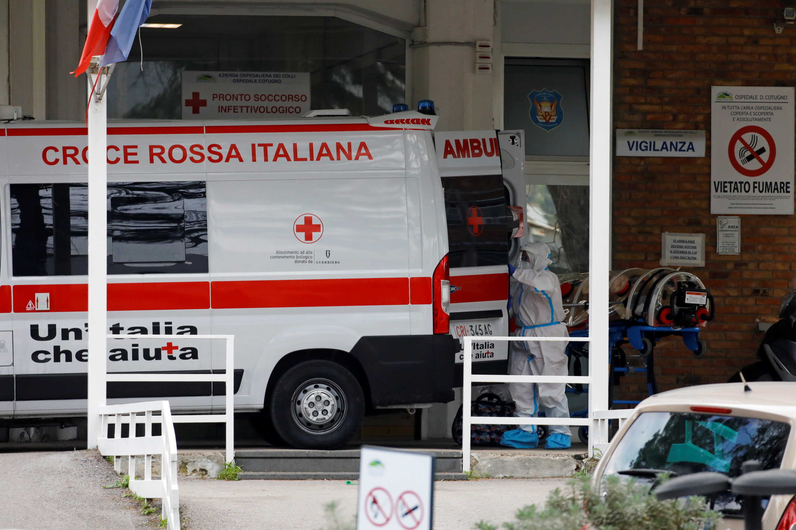Ιταλία: Δύο νεκροί και 25 τραυματίες από τροχαίο με φορτηγό και λεωφορείο που μετέφερε μετανάστες
