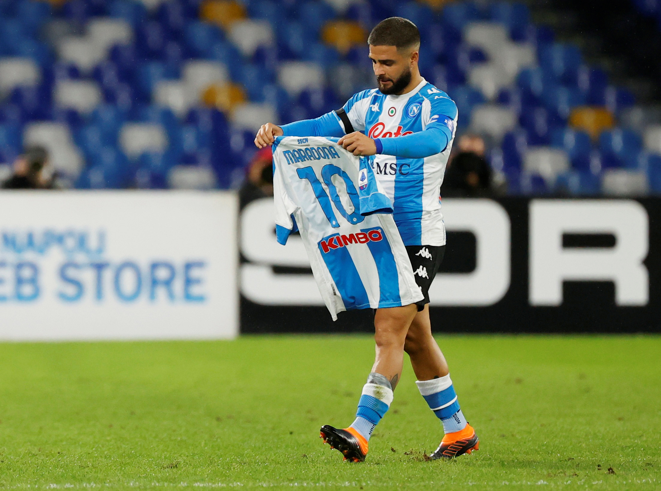 Soccer Football - Serie A - Napoli v AS Roma - Stadio San Paolo, Naples, Italy - November 29, 2020 Napoli's Lorenzo Insigne celebrates scoring their first goal while paying tribute to Diego Maradona REUTERS