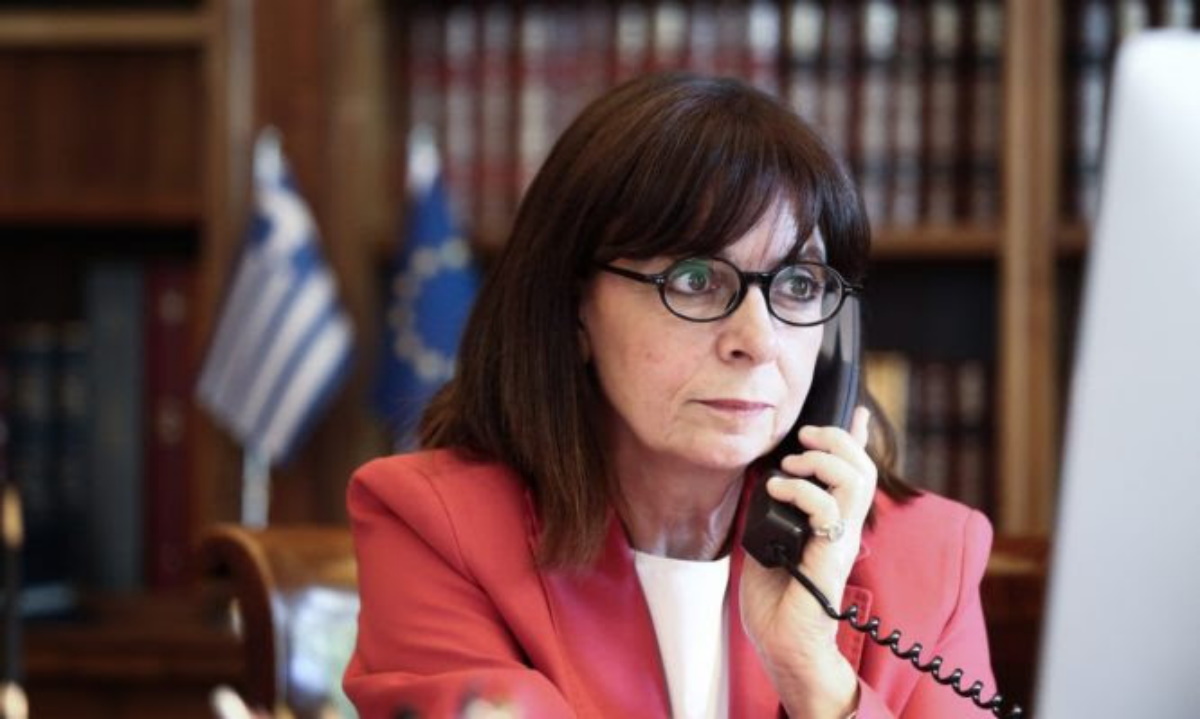 Σακελλαροπούλου για τον θάνατο του πυροσβέστη: «Μεγάλη η οφειλή της πατρίδας μας στους ήρωες»