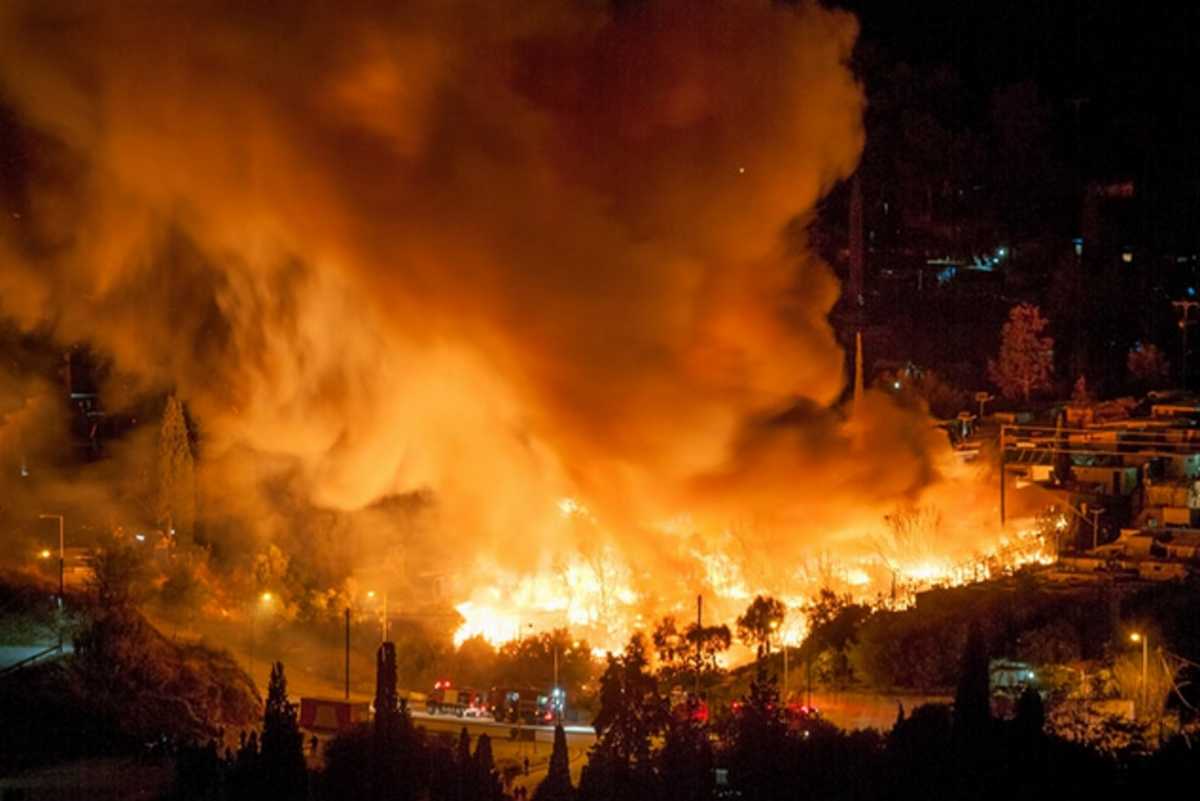 Σάμος: Κόλαση φωτιάς στο ΚΥΤ! Δέος από τις εικόνες την ώρα της πυρκαγιάς (Βίντεο)