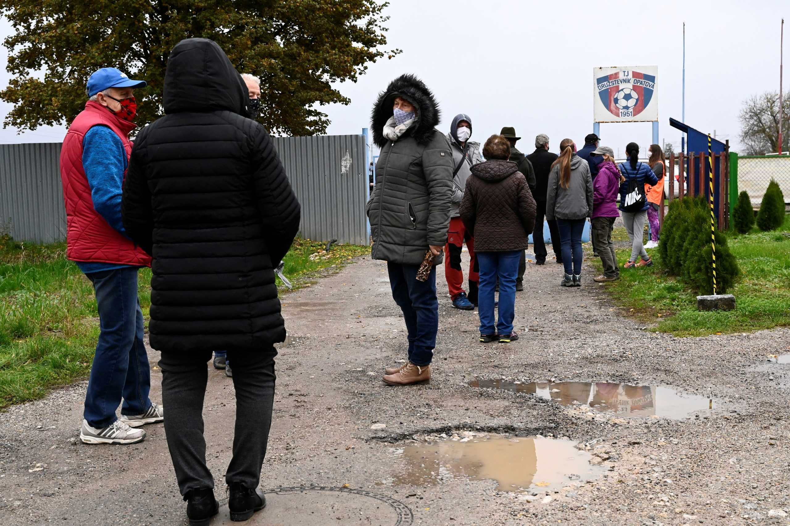 Σλοβακία: Ο μισός πληθυσμός εξετάστηκε για κορονοϊό και εντοπίστηκαν 25.850 κρούσματα
