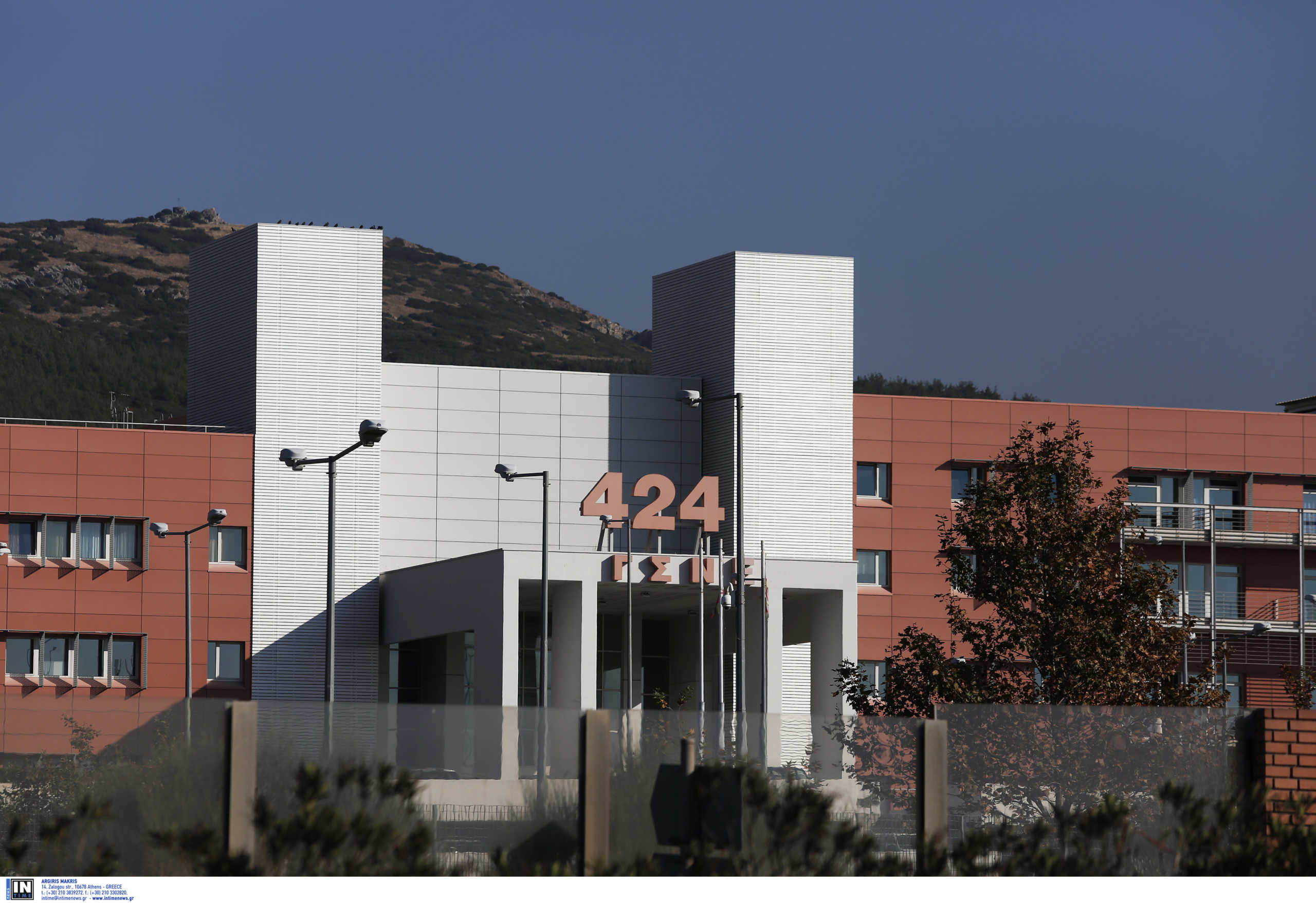 Κορονοϊός - Θεσσαλονίκη: Κοντέινερ και στρατιωτικές σκηνές στο 424 ΓΣΝΕ για τη νοσηλεία ασθενών