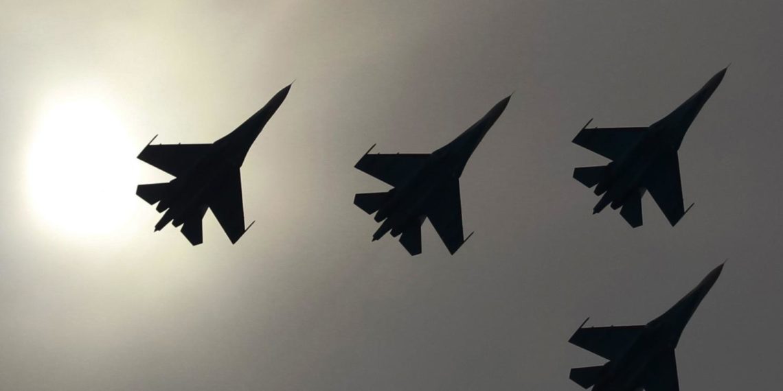 Su-27: Επικίνδυνα “παιχνίδια” ρωσικών και αμερικανικών αεροσκαφών στη Μαύρη Θάλασσα