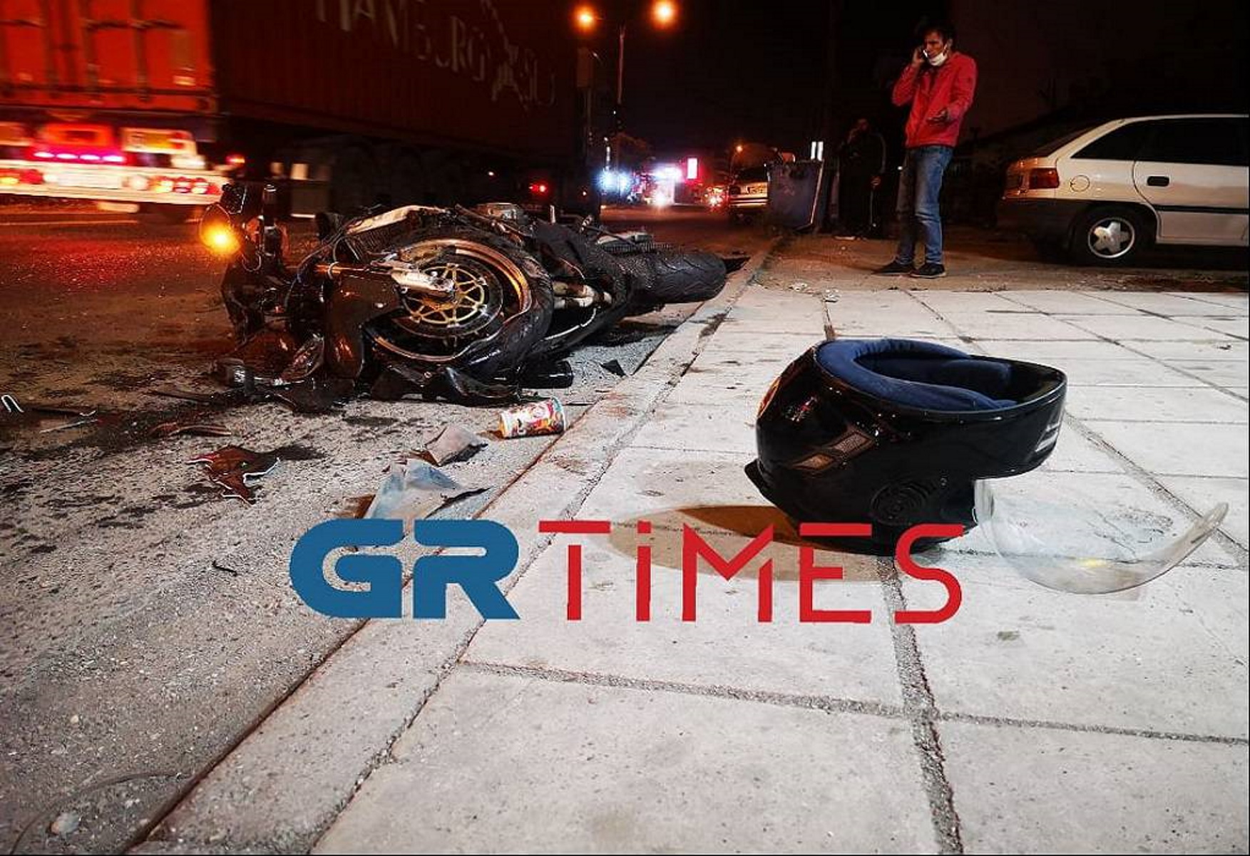 Θεσσαλονίκη: Μοτοσυκλέτα “καρφώθηκε” σε νταλίκα – Ένας τραυματίας (pics, video)