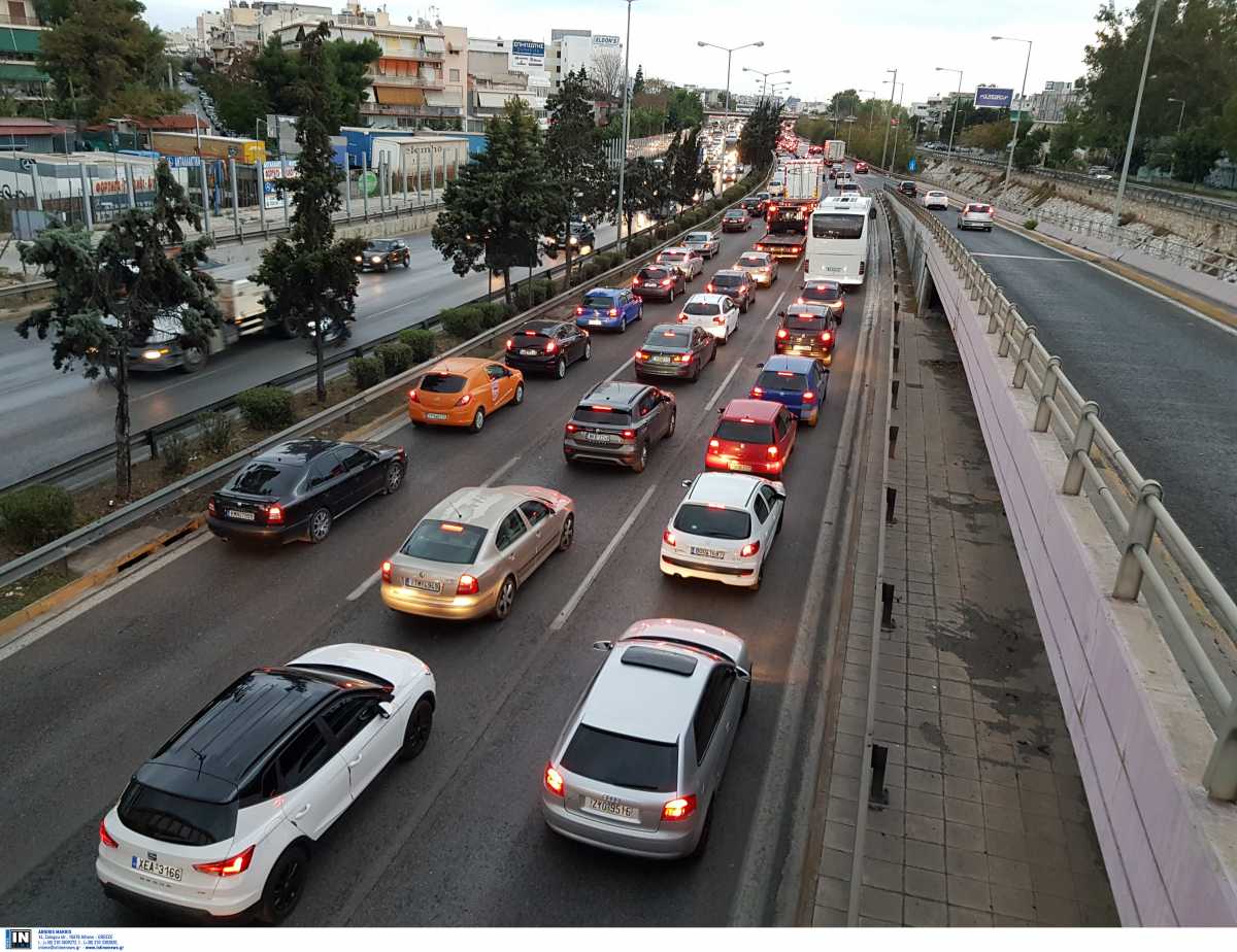 Στο κόκκινο η κίνηση σε δρόμους της Αθήνας