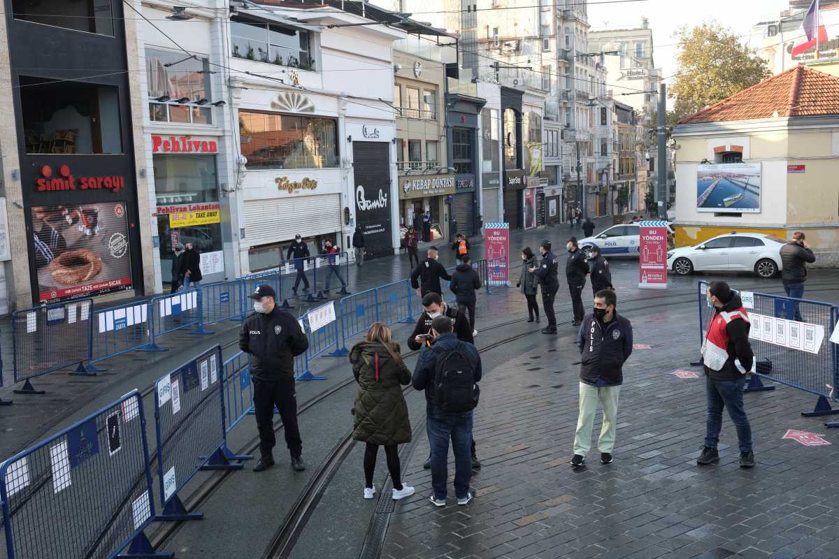 Νέο αρνητικό ρεκόρ στην Τουρκία με 211 θανάτους από κορονοϊό σε ένα 24ωρο