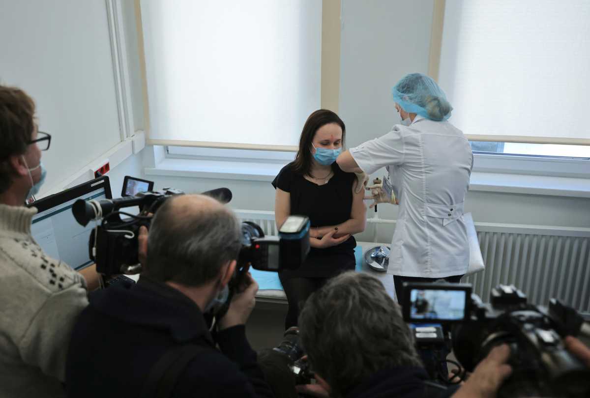 Ρωσία: Ξεκίνησε η διανομή του εμβολίου Sputnik V στη Μόσχα – 5.000 προεγγραφές για εμβολιασμό