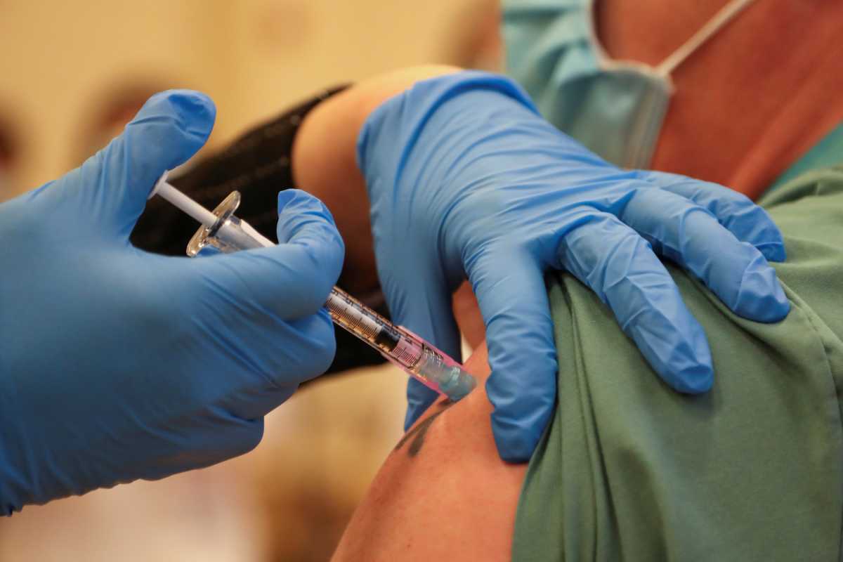 Εμβόλιο Pfizer: Υγειονομικός υπάλληλος εμφάνισε σοβαρή αλλεργική κρίση
