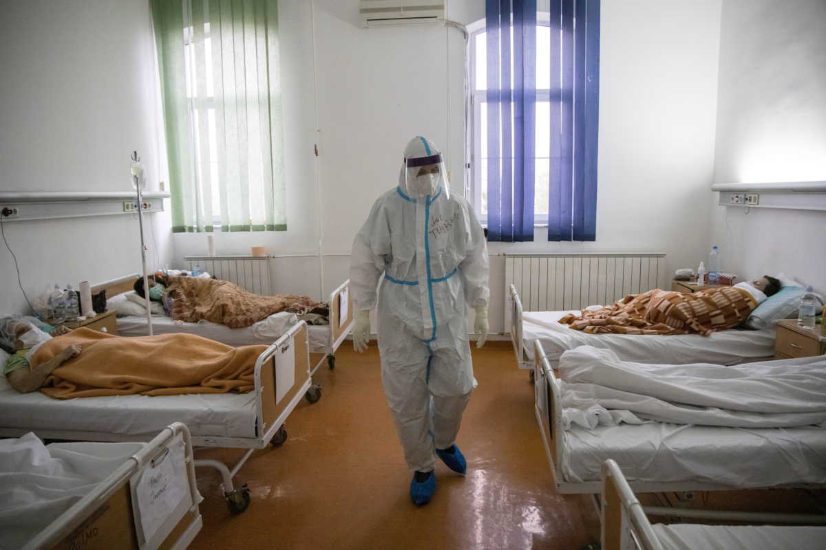 Κορονοϊός: Ρεκόρ θανάτων στη Σερβία – Πάνω από 7.700 νέα κρούσματα