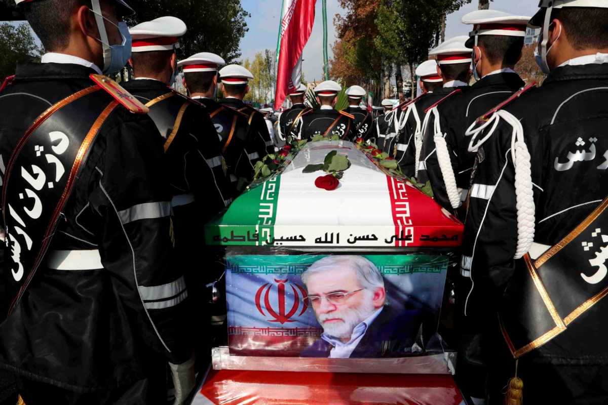 Τεχεράνη: Έξυπνο, ελεγχόμενο από δορυφόρο πολυβόλο σκότωσε τον κορυφαίο Ιρανό πυρηνικό επιστήμονα Φαχριζαντέχ