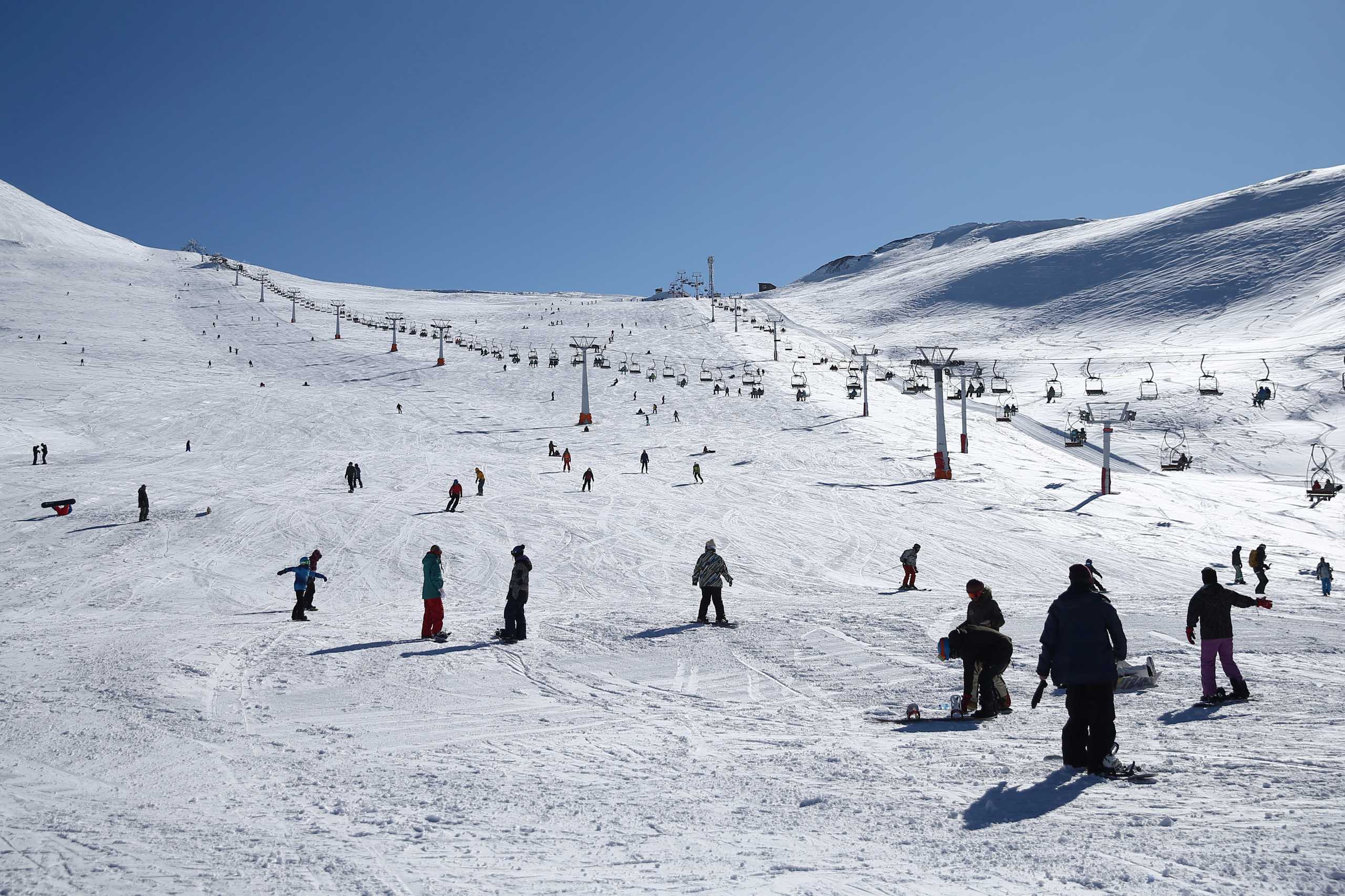 FILE PHOTO: Iranians ski at the Tochal ski resort, in north of Tehran, Iran December 12, 2019. Picture taken December 12, 2019. Nazanin Tabatabaee