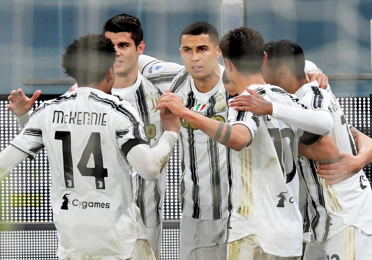 Soccer Football - Serie A - Genoa v Juventus - Stadio Comunale Luigi Ferraris, Genoa, Italy - December 13, 2020 Juventus' Cristiano Ronaldo celebrates scoring their second goal with teammates REUTERS